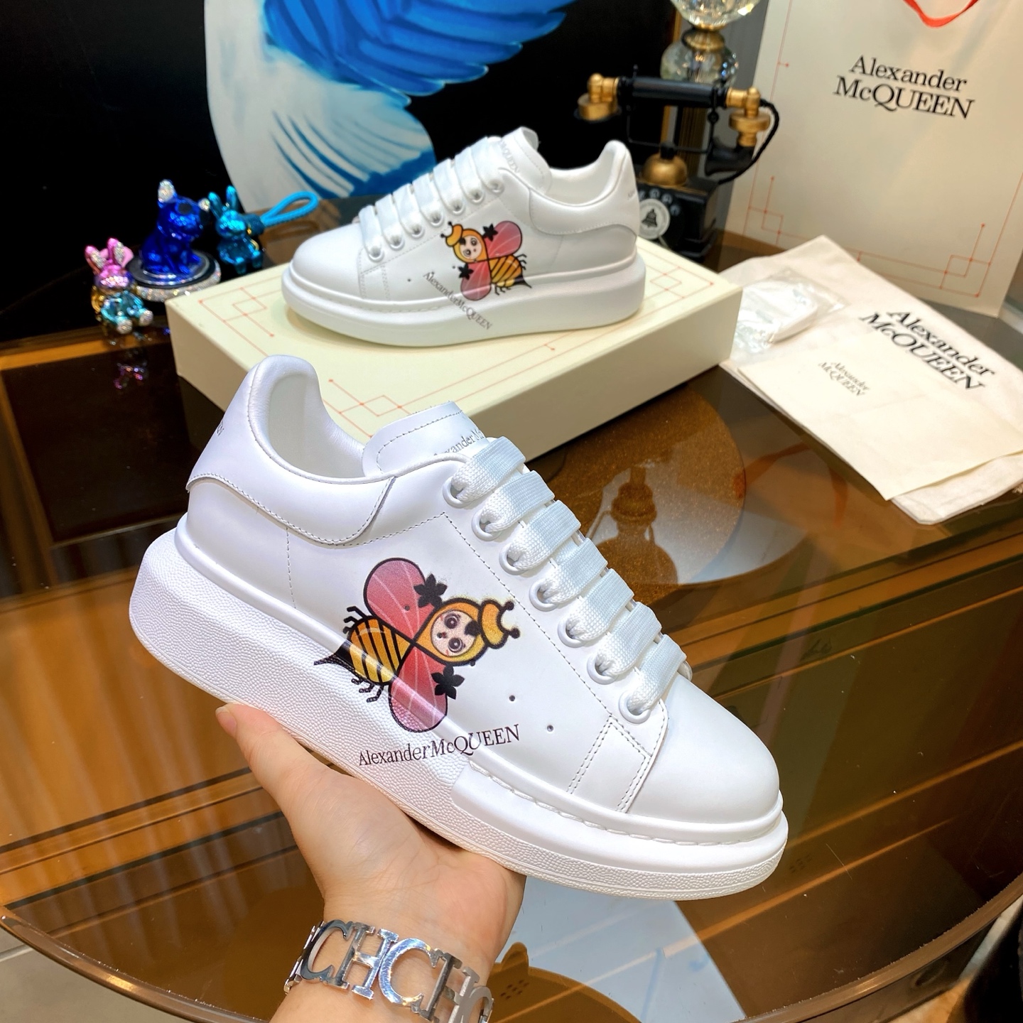 AMQ Bee Sneakers White