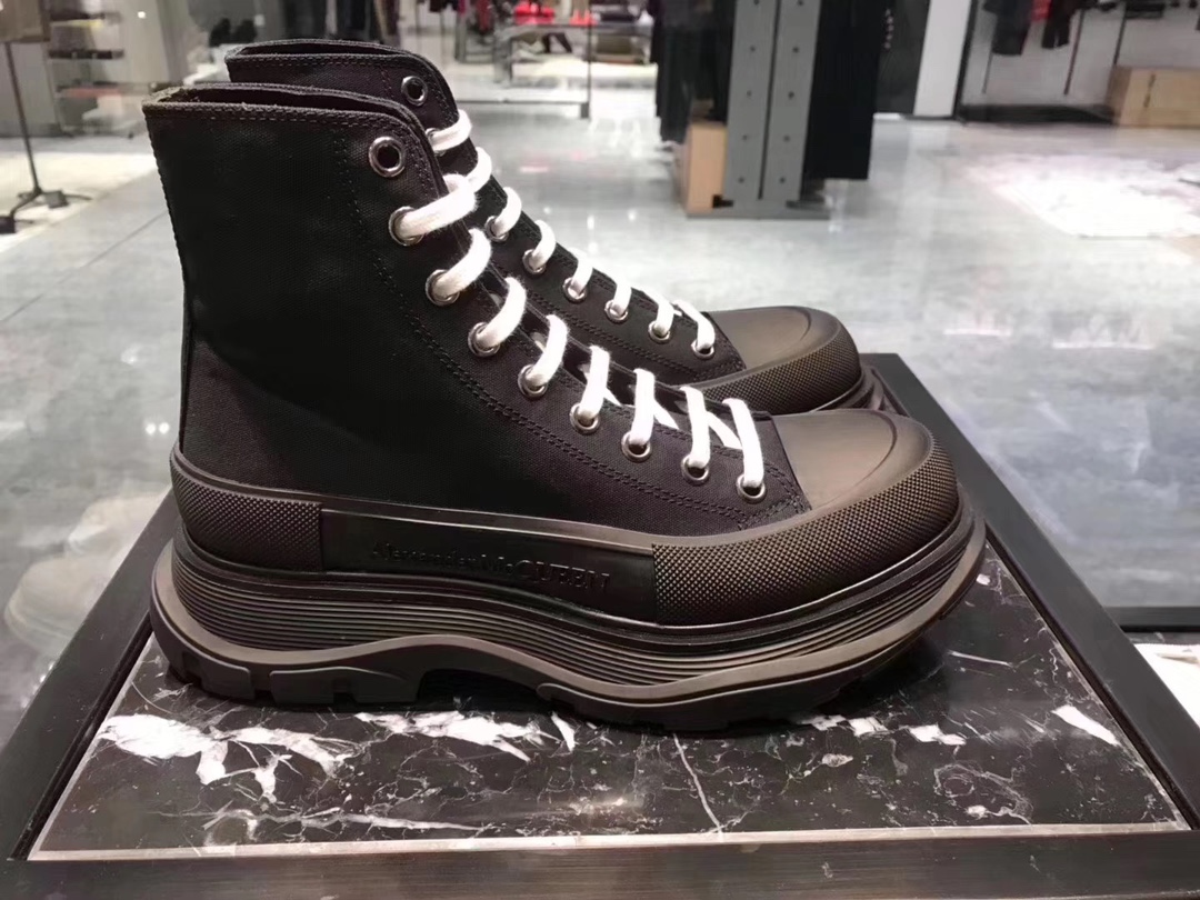 McQueen Tread Boots Black