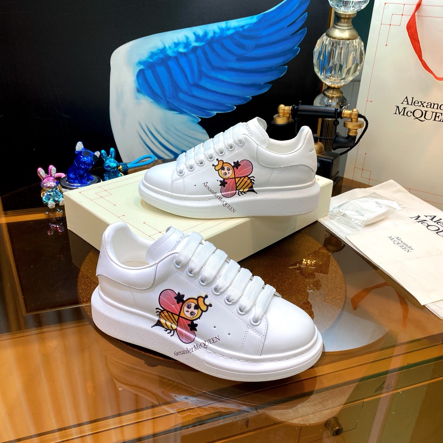 AMQ Bee Sneakers White