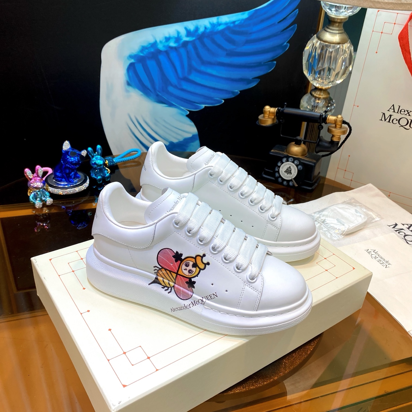 AMQ Bee Sneakers White