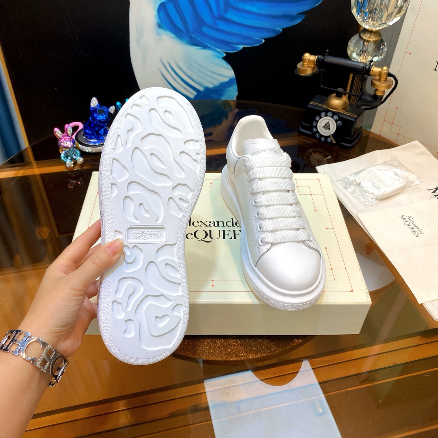 AMQ Bee Sneakers White