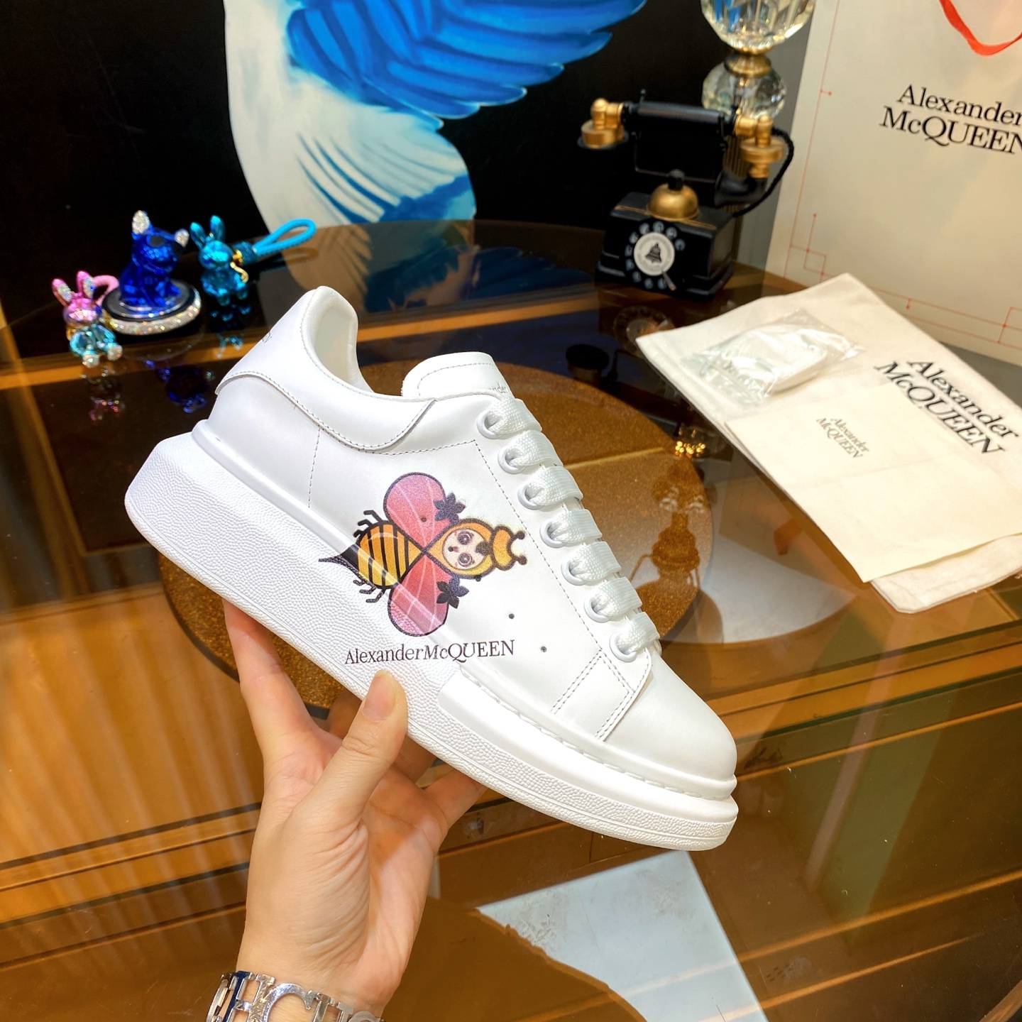 AMQ Bee Sneakers White