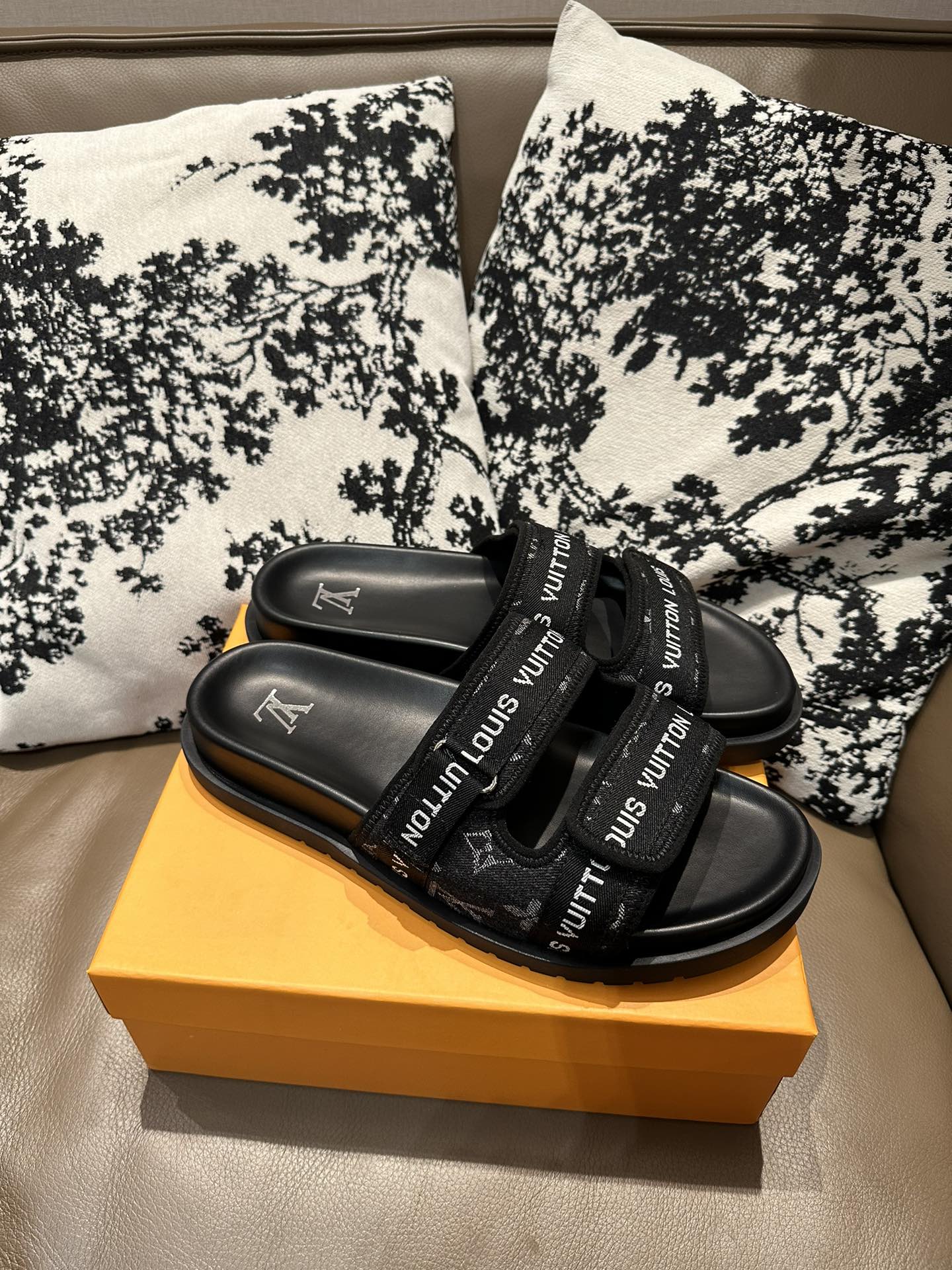 Louis Vuitton Slides Black