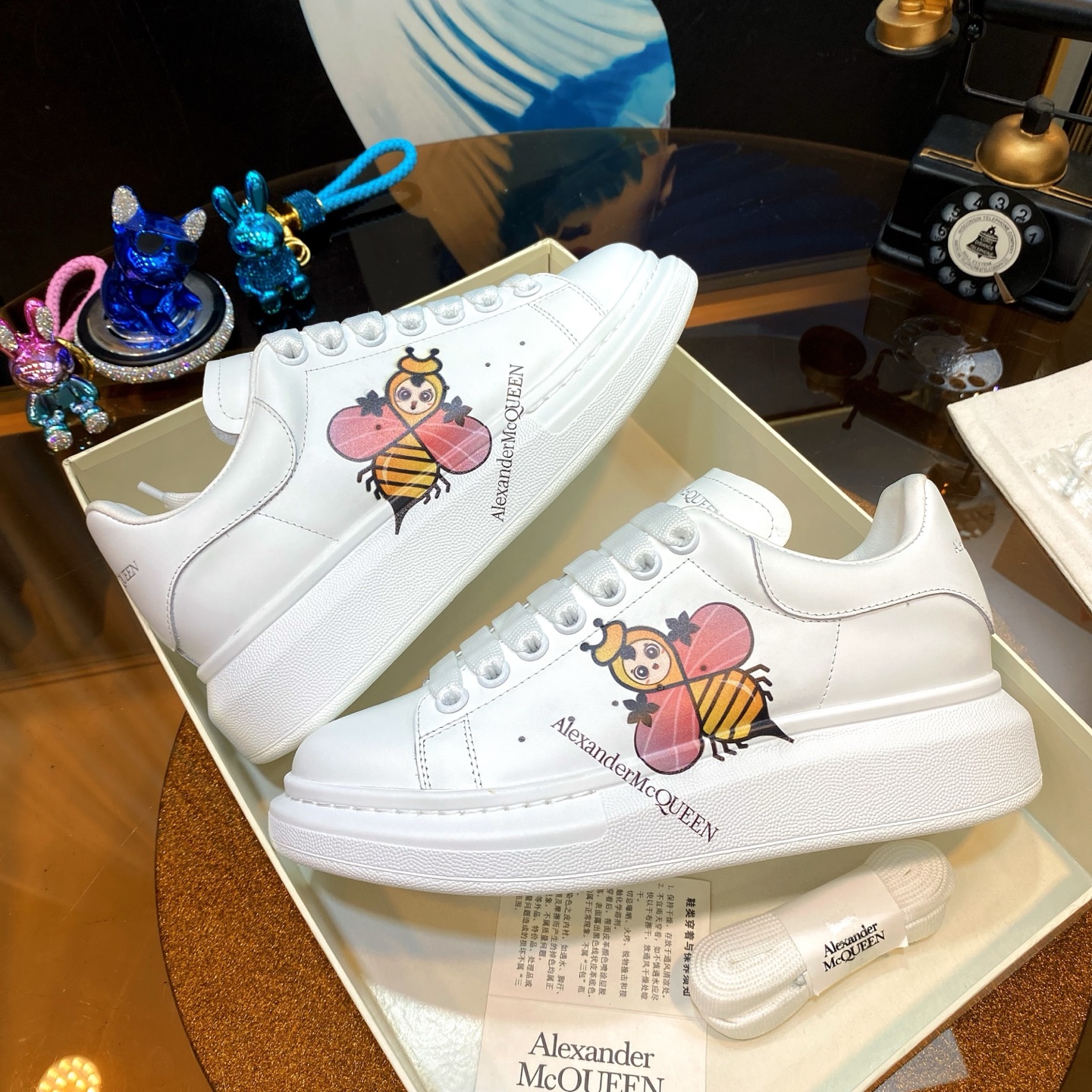 AMQ Bee Sneakers White