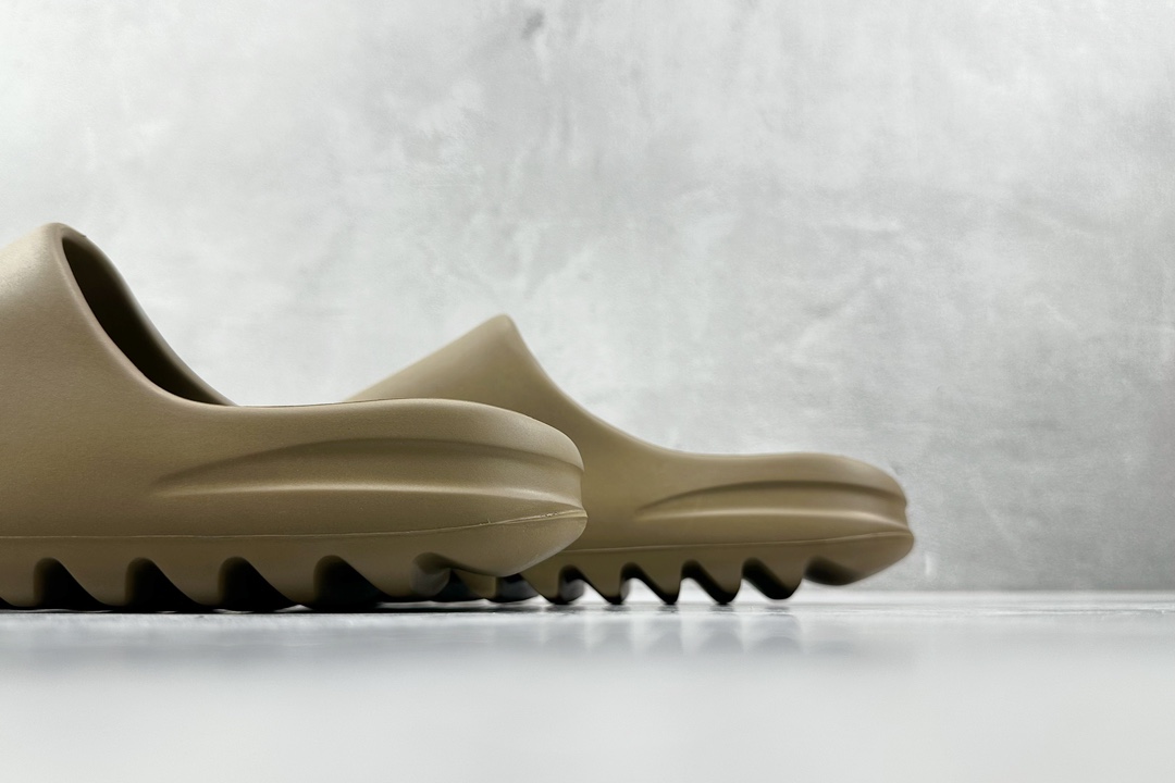 Adidas Yeezy Slide Brown