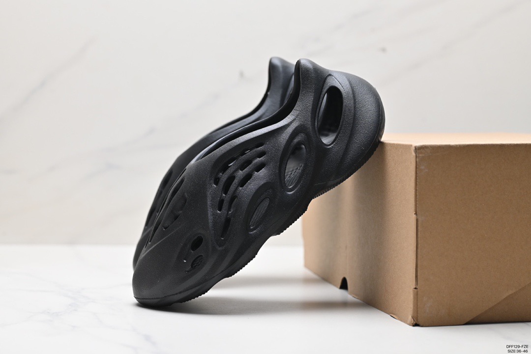 Adidas Foam Runner Black