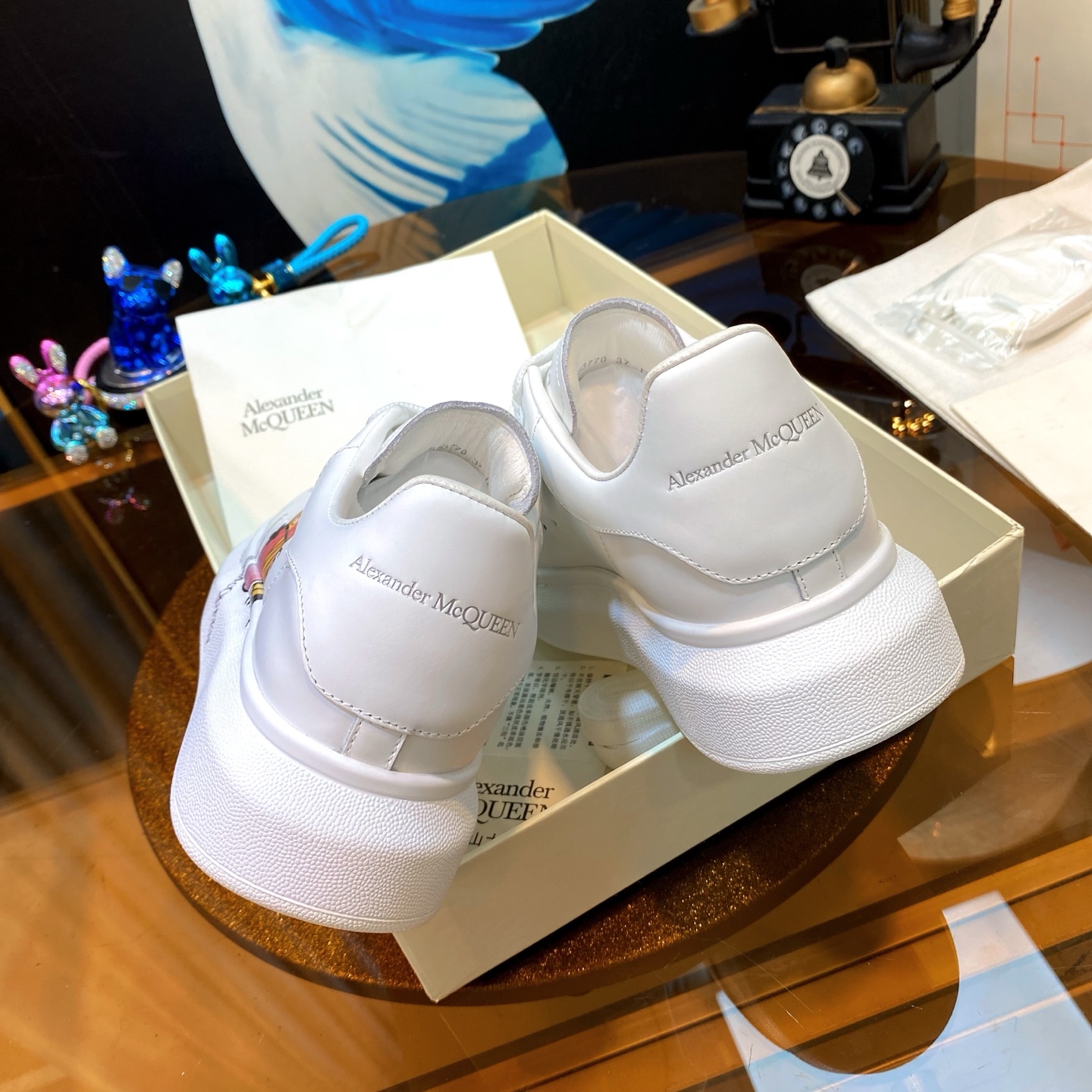 AMQ Bee Sneakers White
