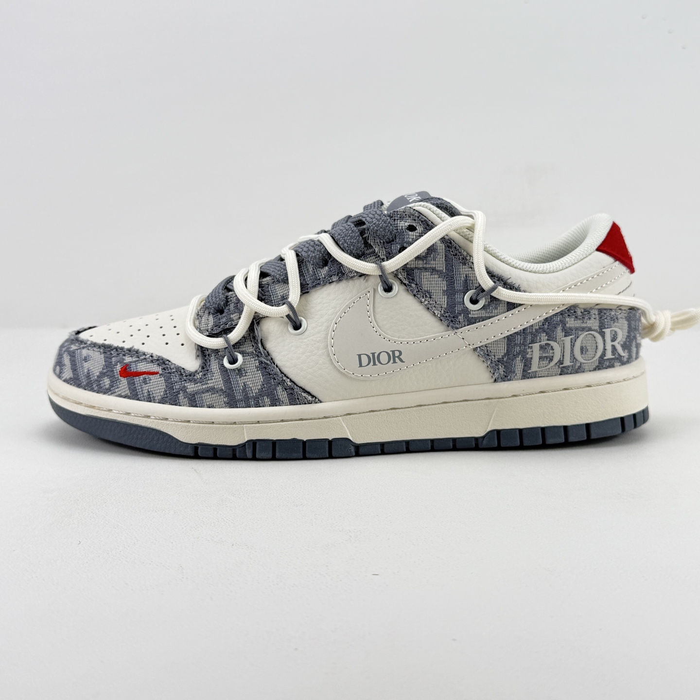 Nike SB Dunk Low Grey White