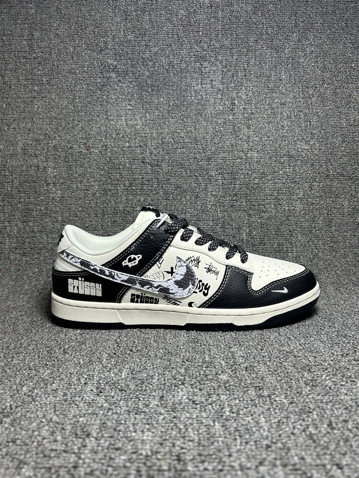 Nike SB Dunk Low Black White
