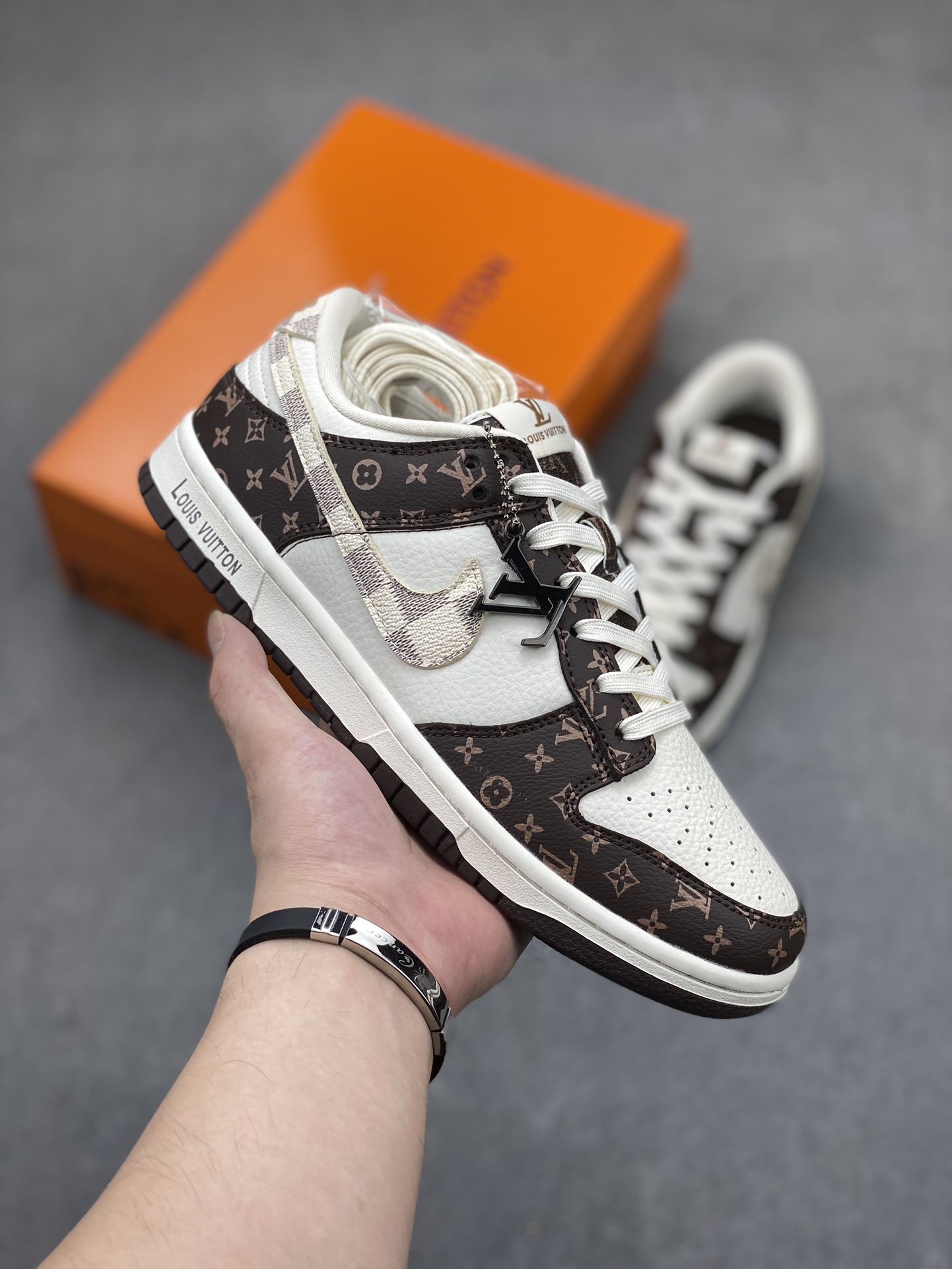 Nike SB Dunk Low Brown White