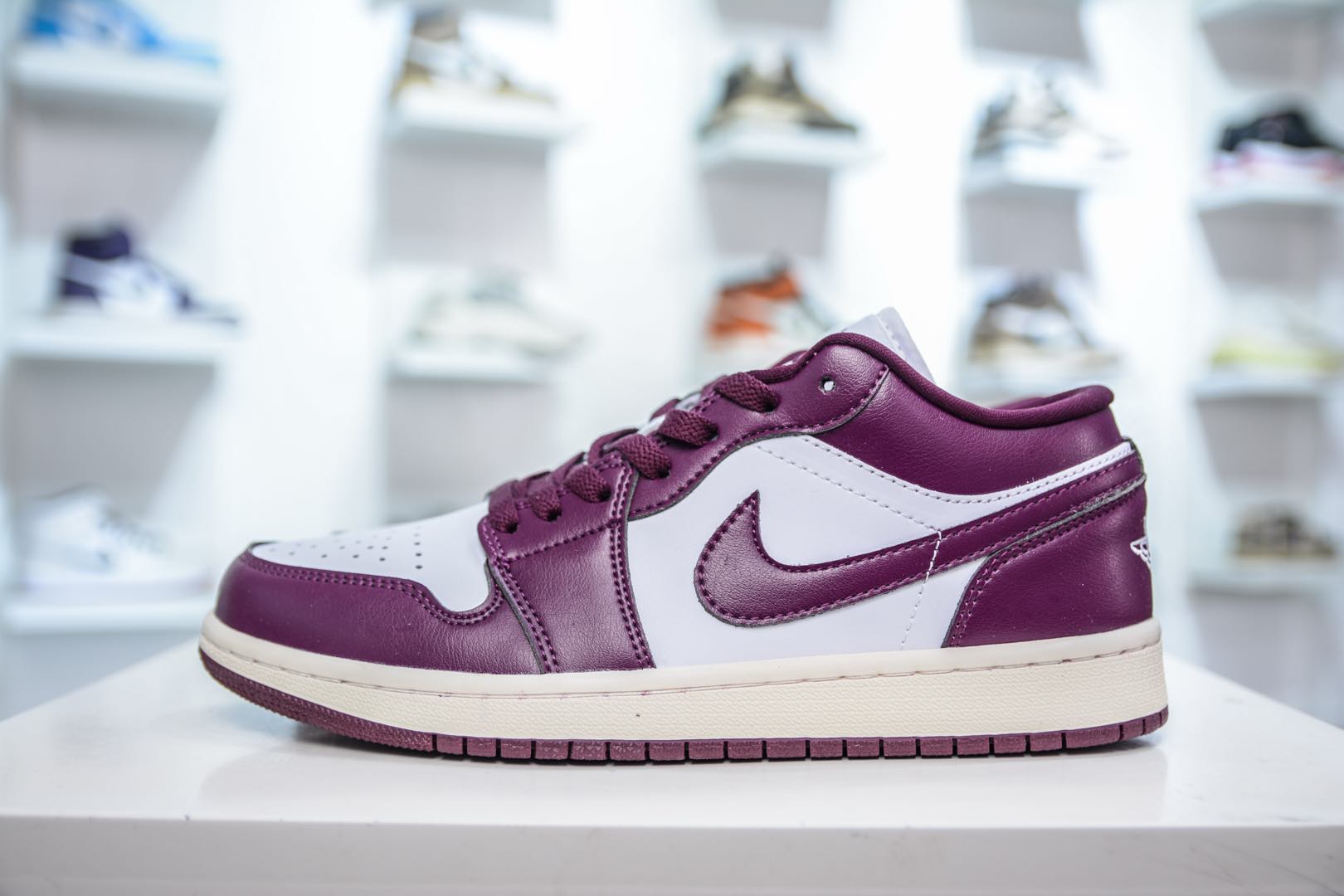 Jordan Air Jordan 1 Low Leather Sneakers Purple/White