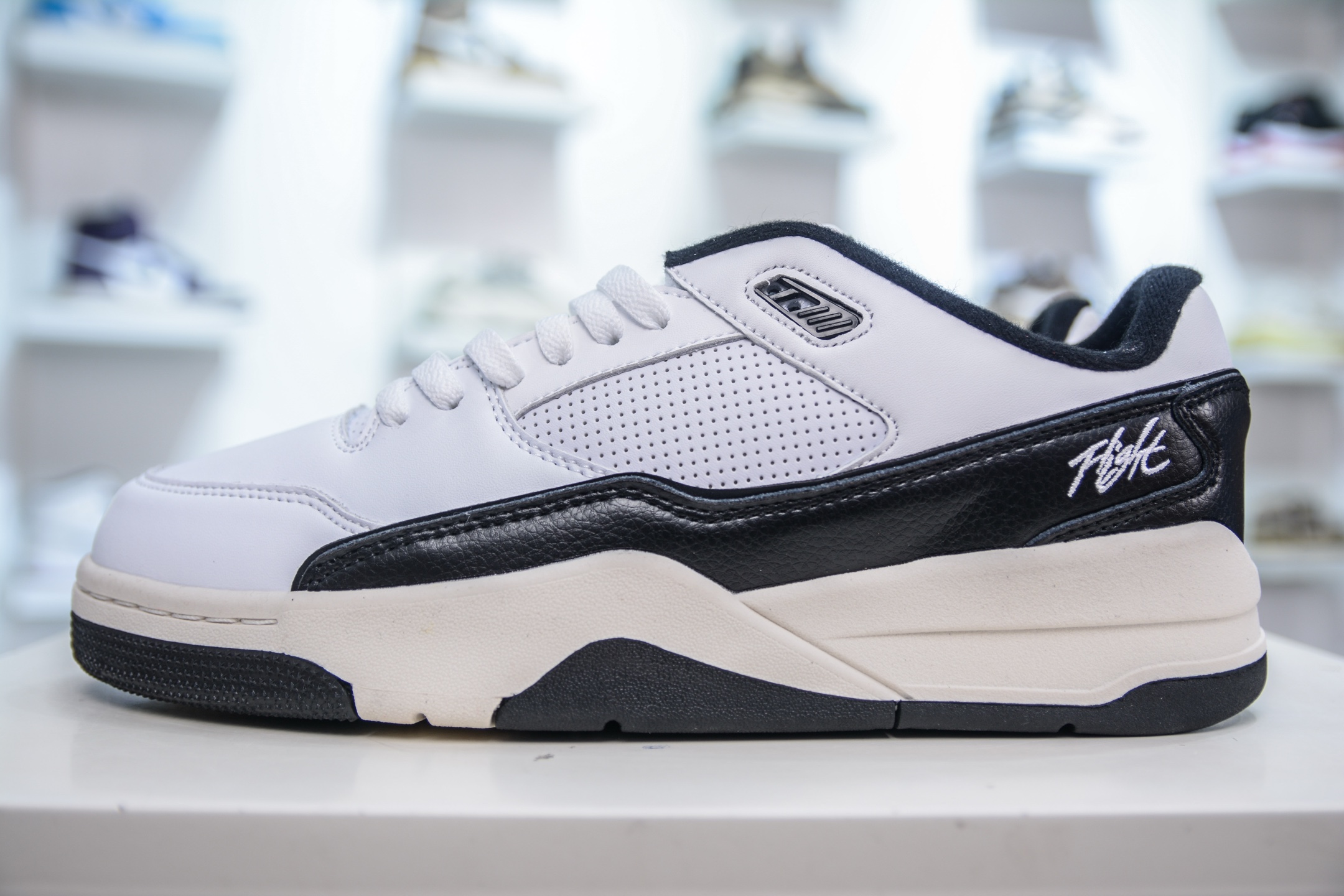Jordan Flight Court Low Retro Sneaker Black/White