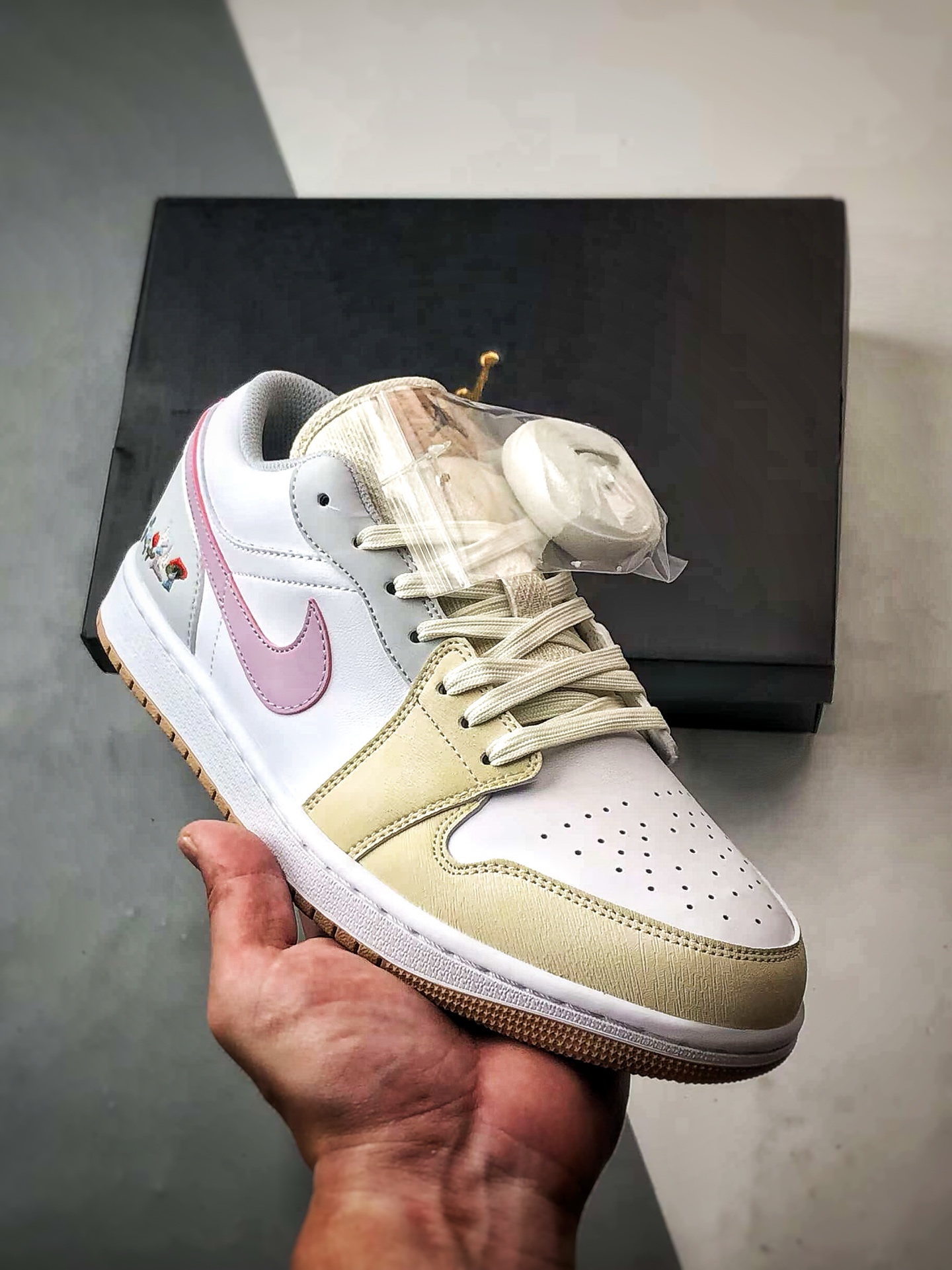Jordan Air Jordan 1 Low Floral White Grey Pink