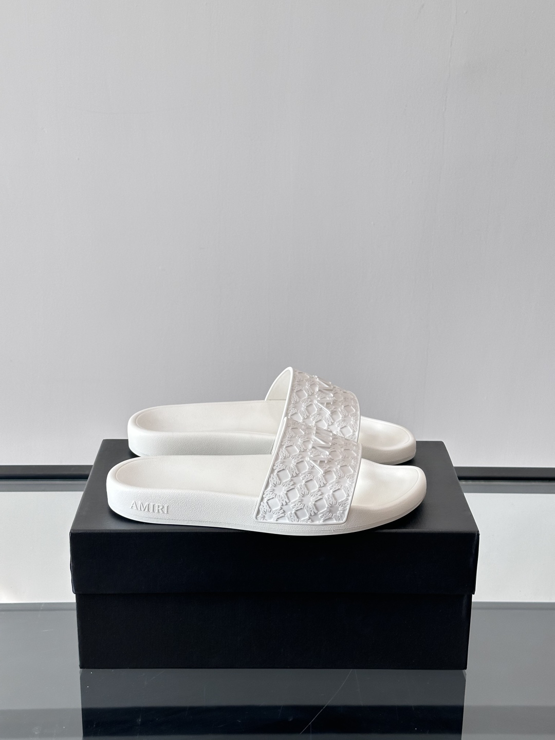 Amiri Embossed Logo Slide Sandals White