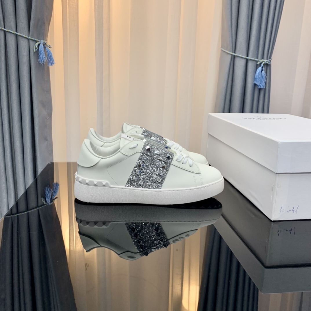 Valentino Rockstud Sneakers White