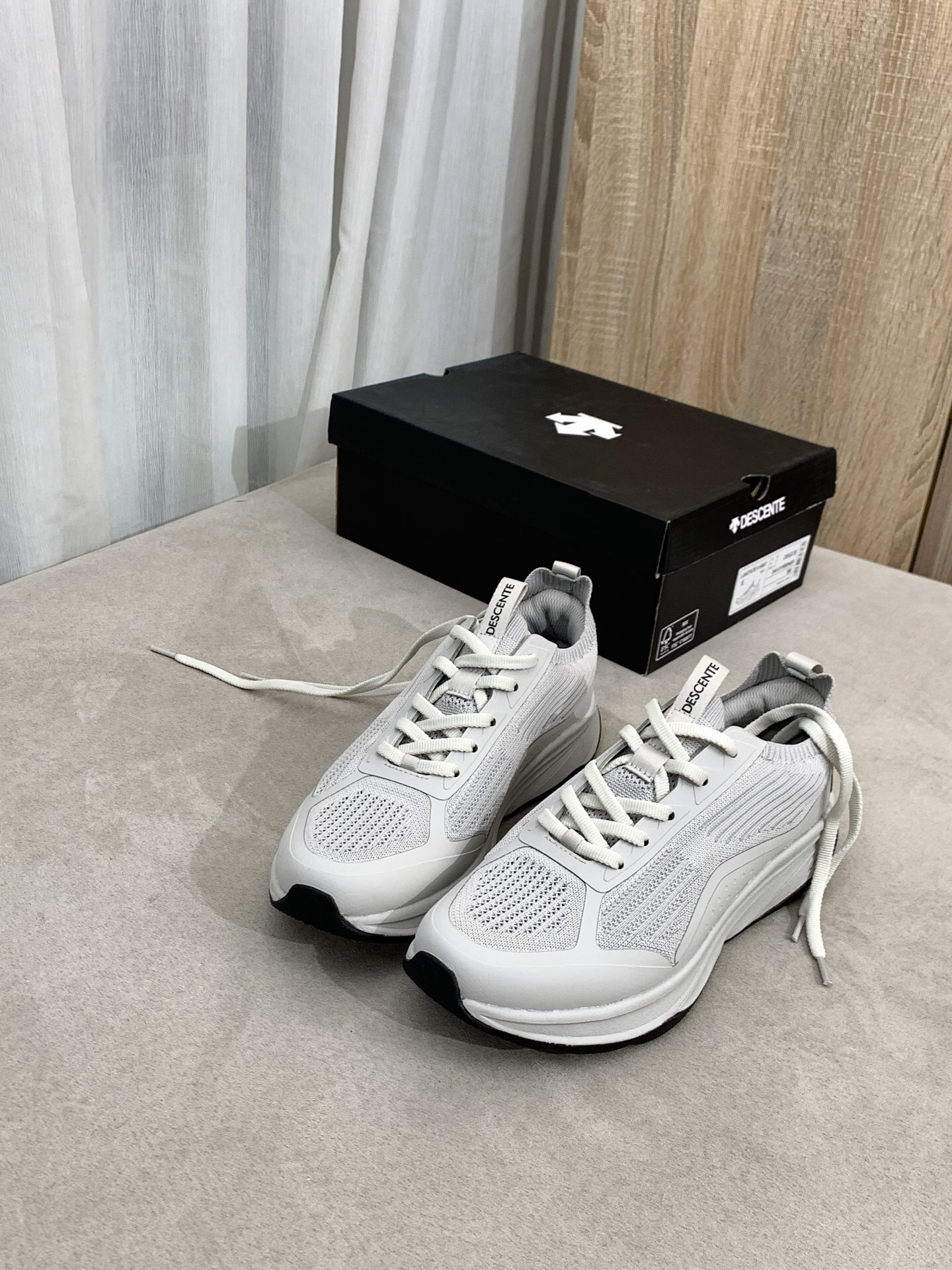 Descente Lavitate II Knit Running Shoes Grey