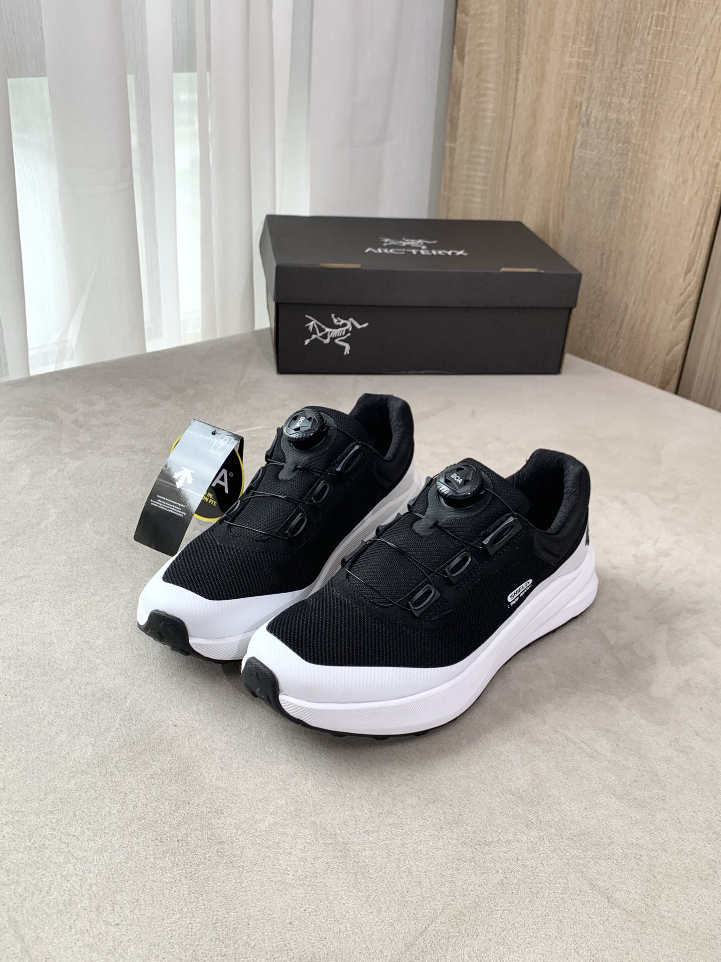Descente Dualis G BOA Trail Runners Black/White