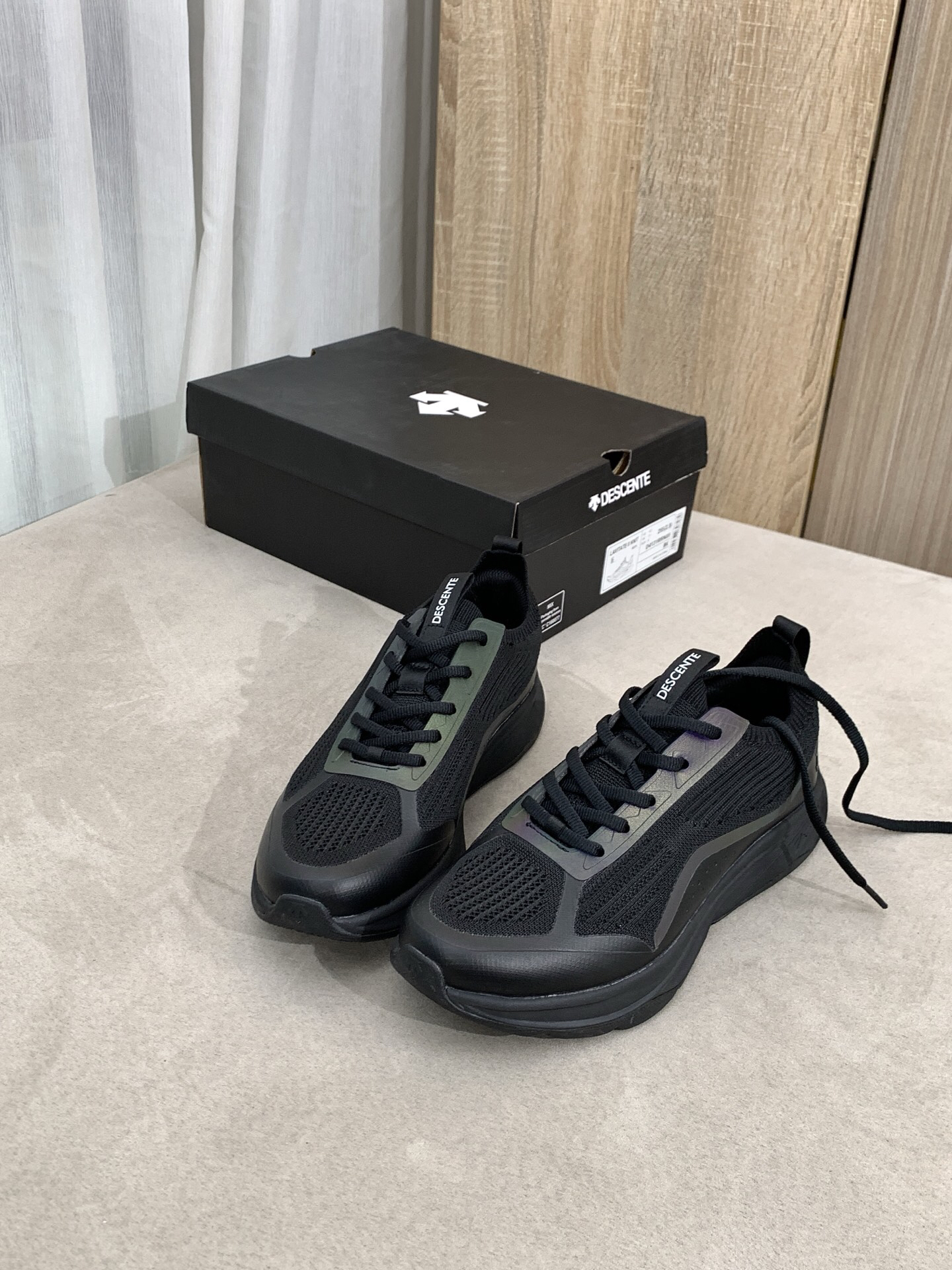 Descente Lavitate II Knit Sneakers Black