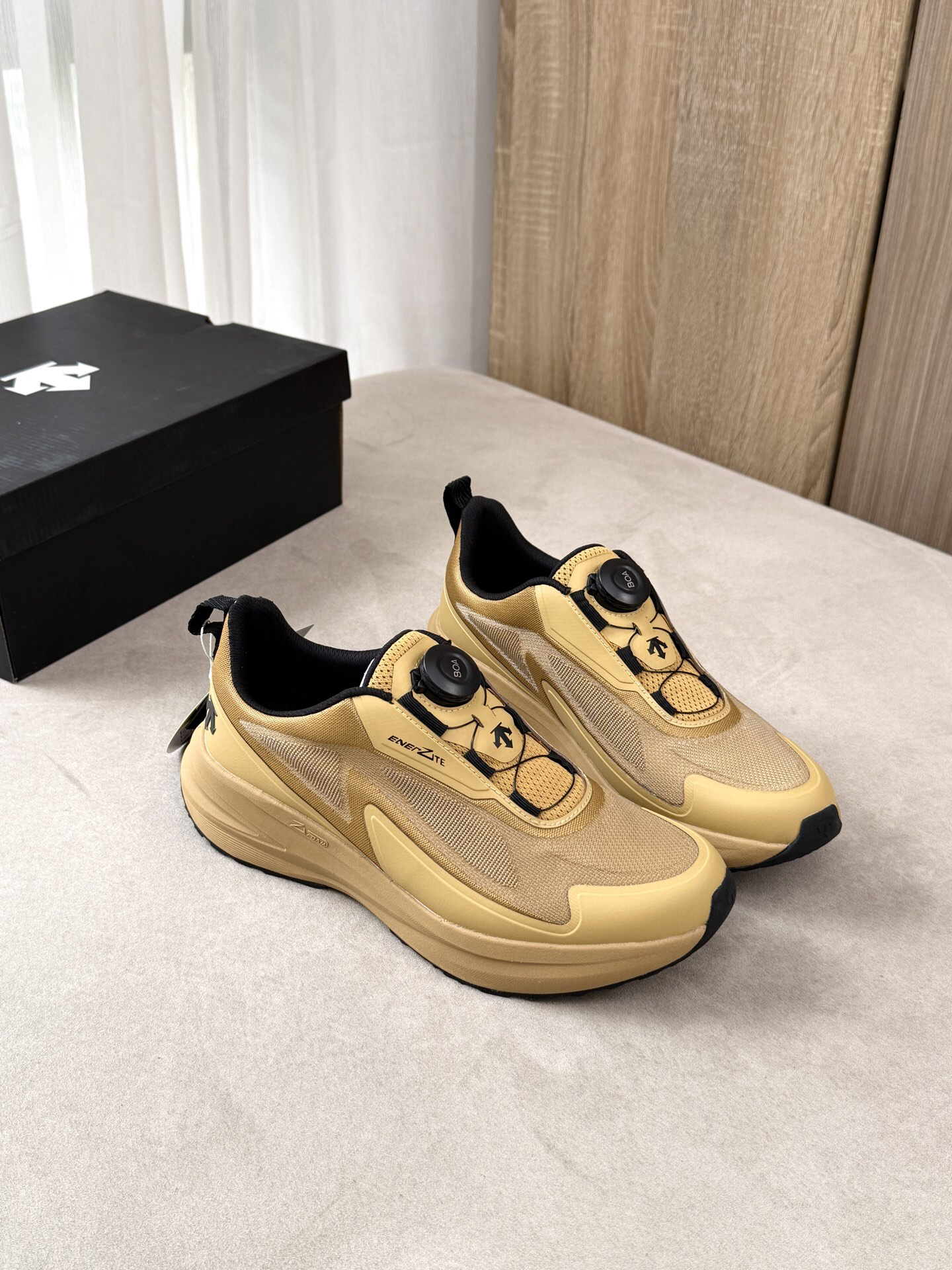 Descente BOA Dial Casual Sneakers Khaki