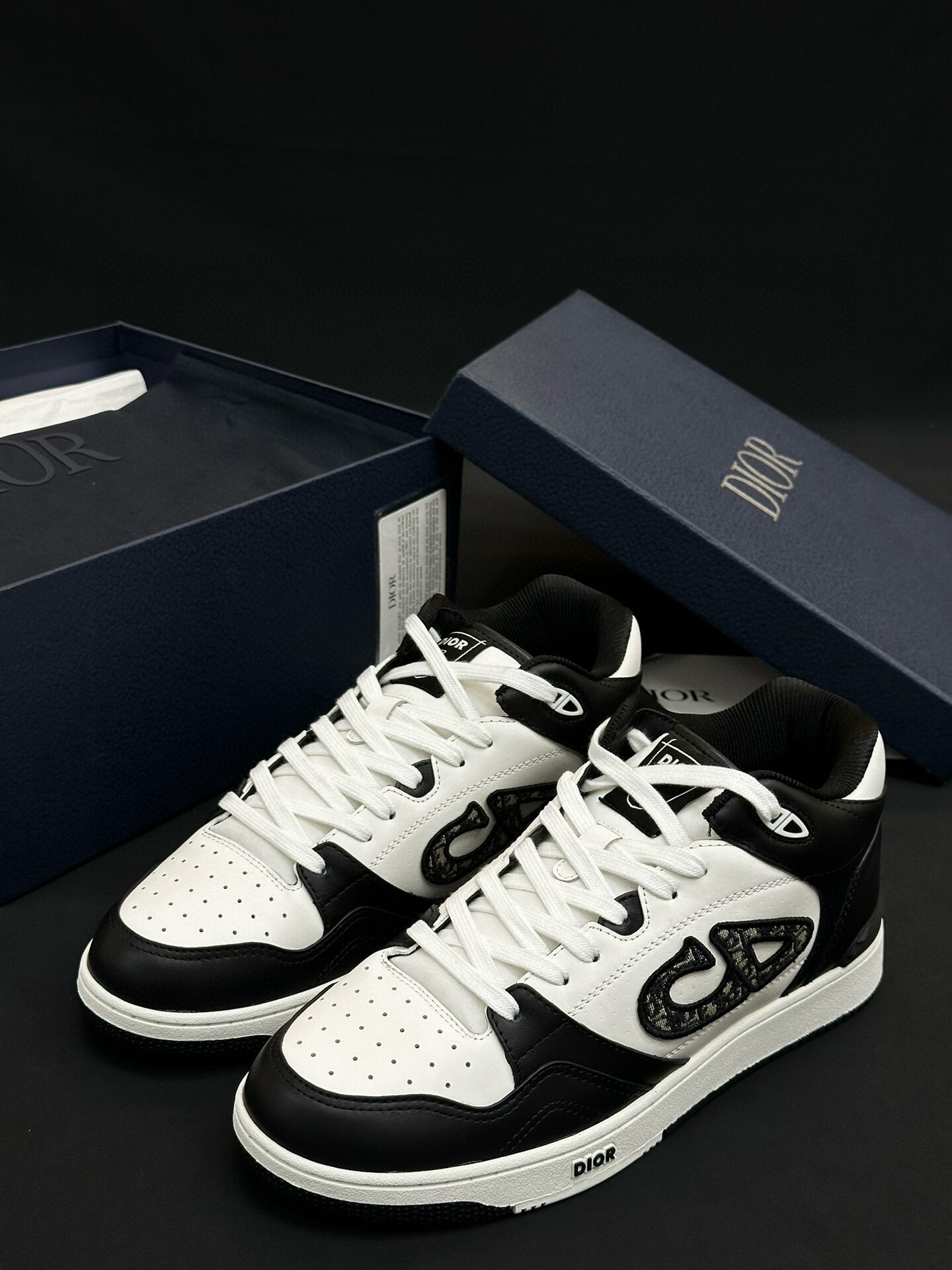 Dior B57 Low-Top Sneakers Black/White