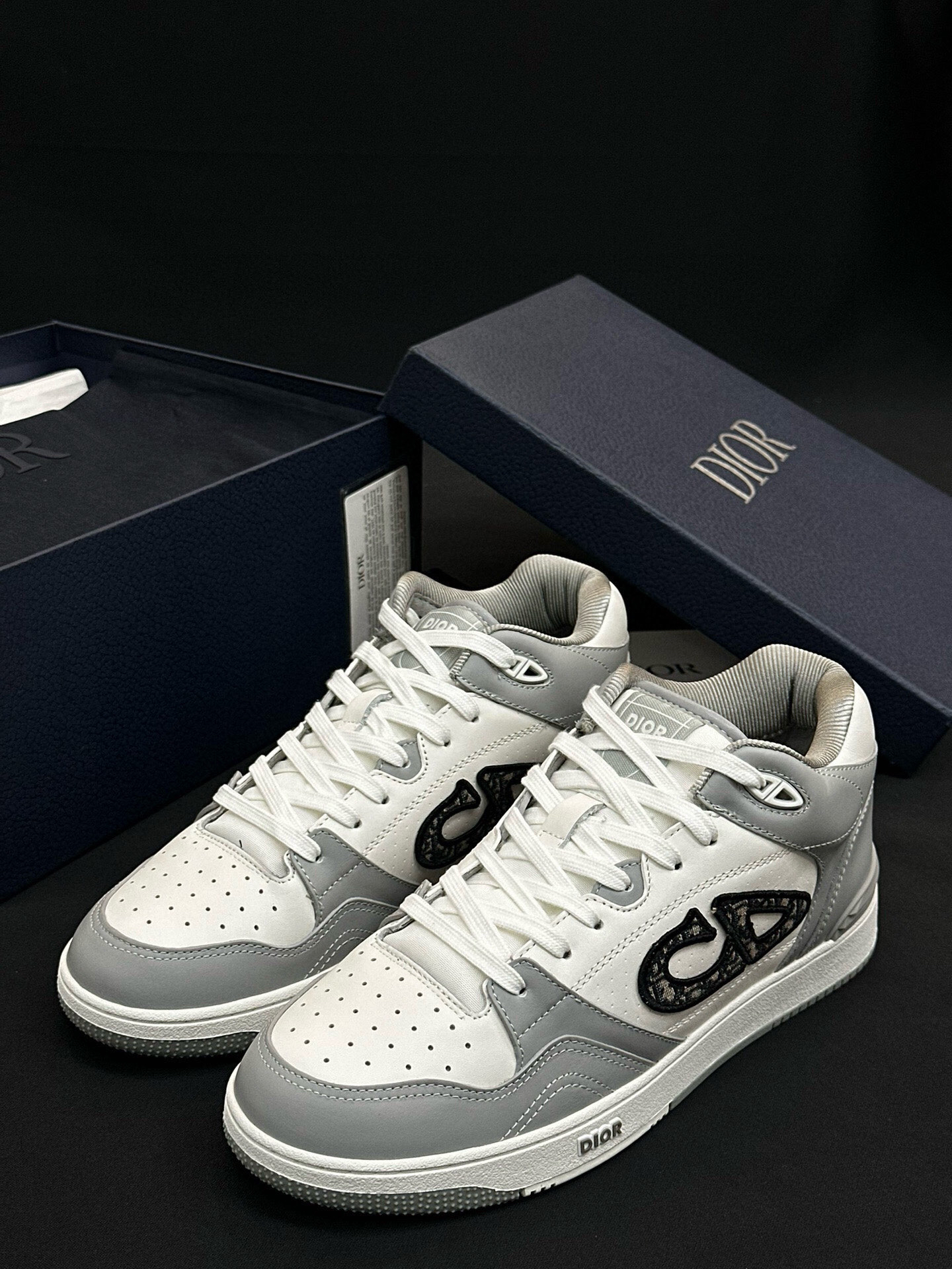 Dior B57 Low-Top Sneakers Grey/White