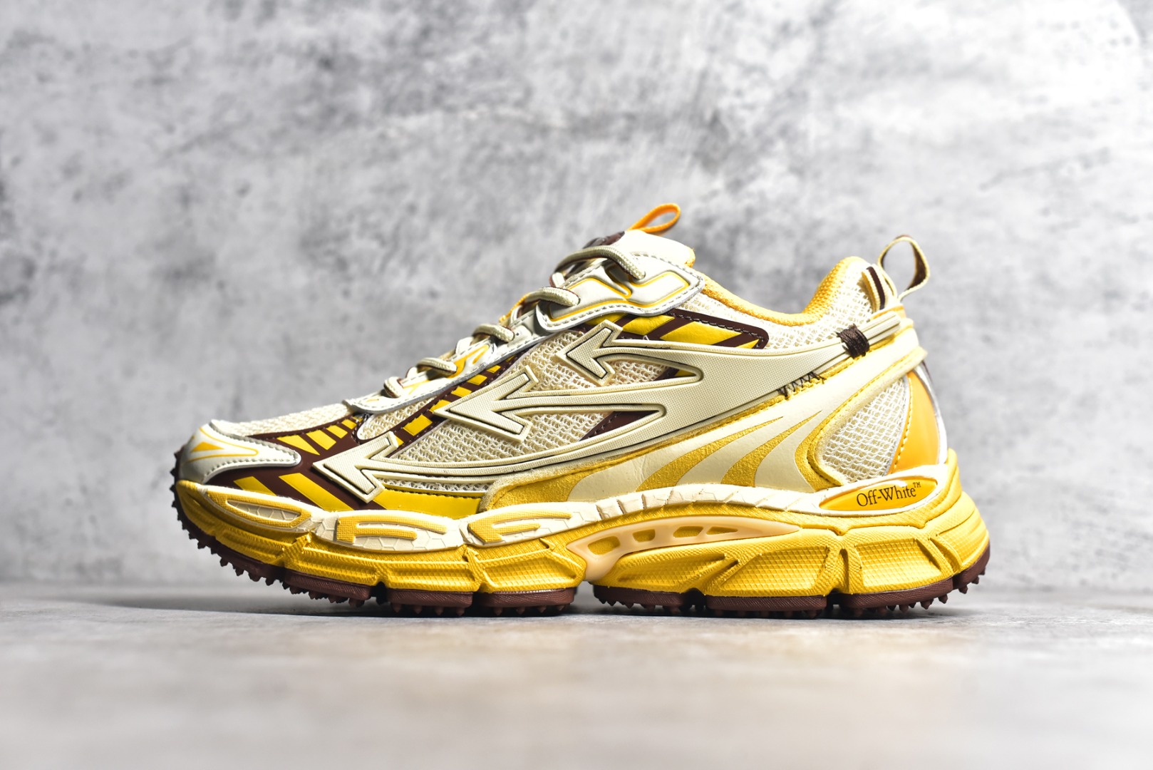 Off-White Retro Low Sneakers Yellow