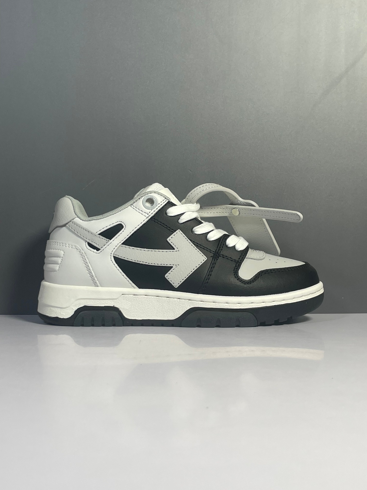 Off-White Out Of Office Low-Top Sneakers Black/White/Grey
