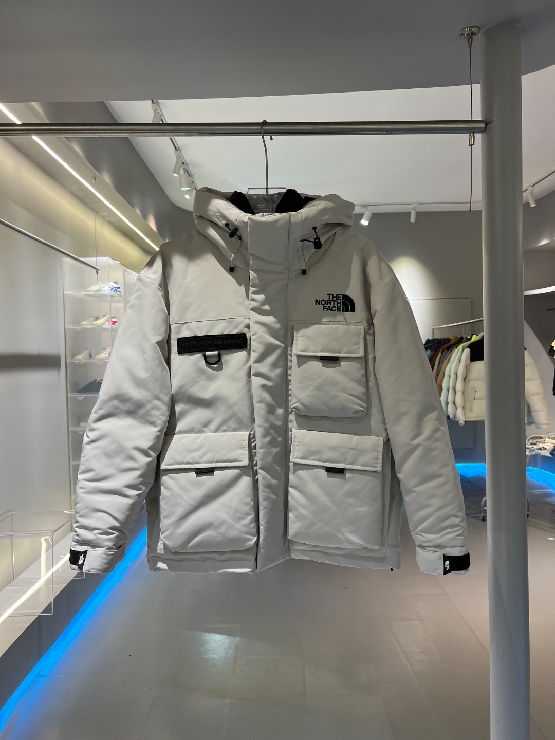 The North Face Multi-Pocket Down Hooded Jacket White
