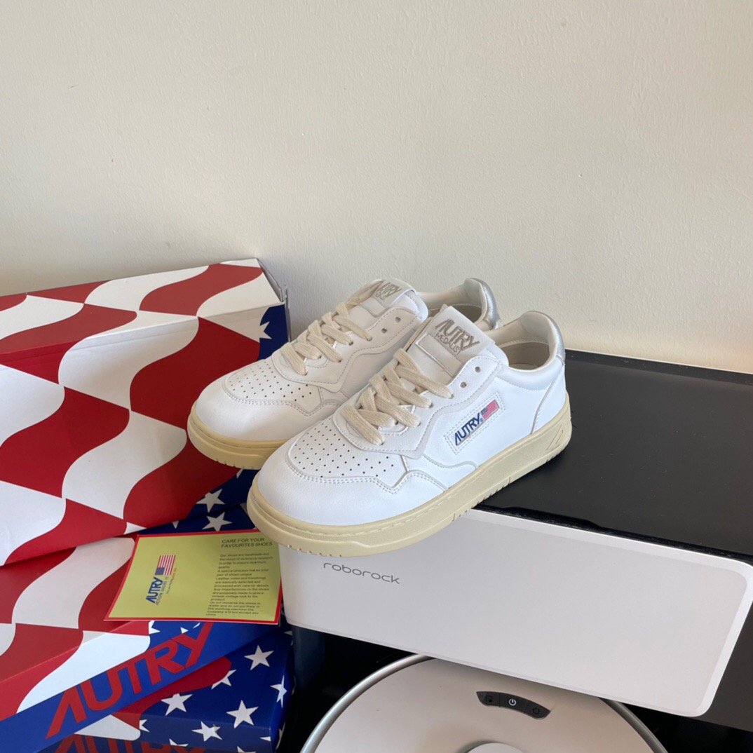 Autry Leather Court Sneakers White