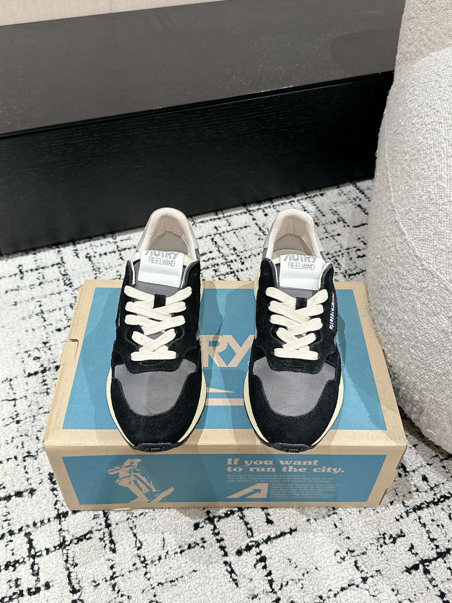 Autry Retro Runner Leather Sneakers Black/Grey