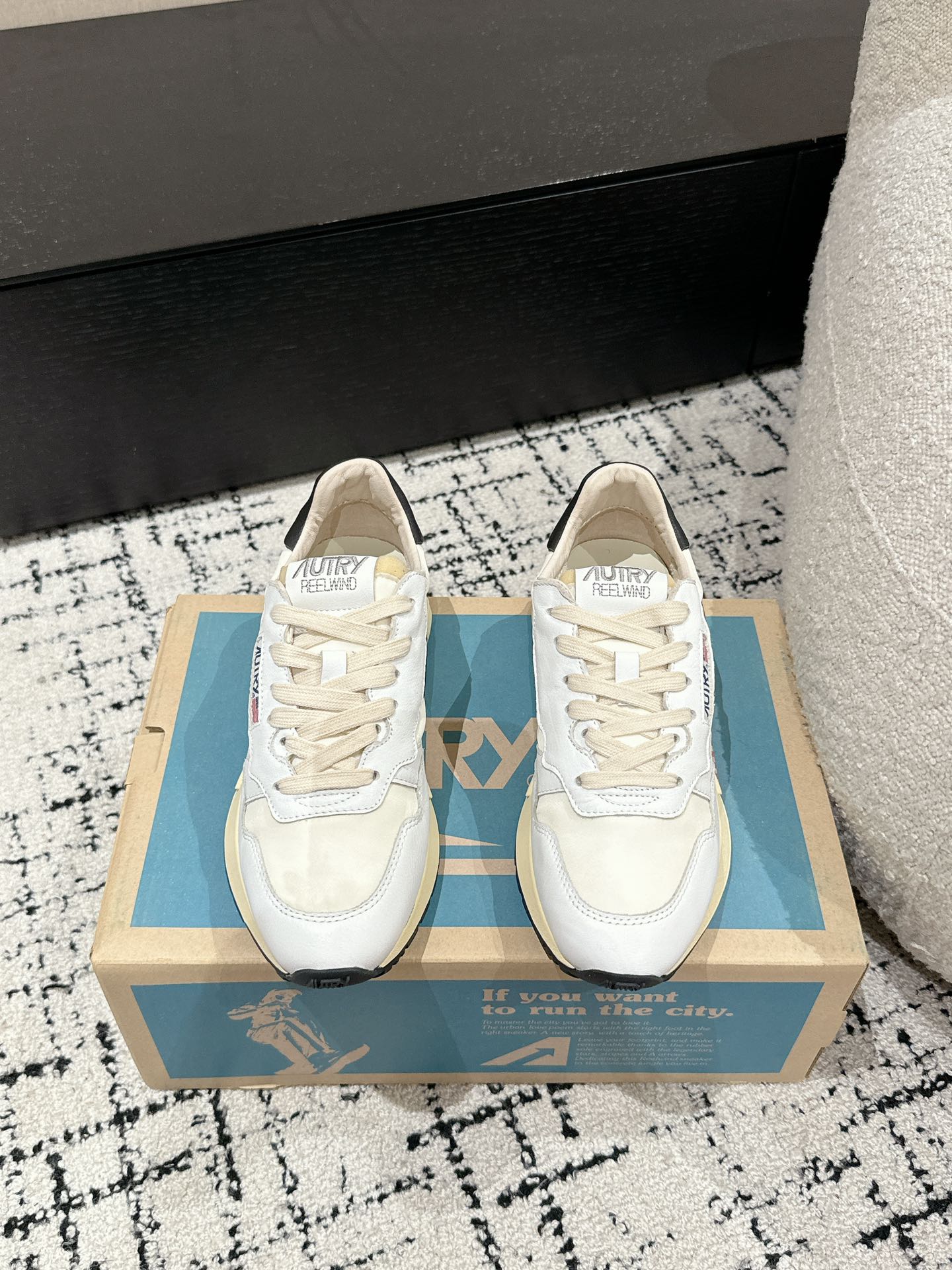 Autry Rewind Retro Runner Sneakers White/Black