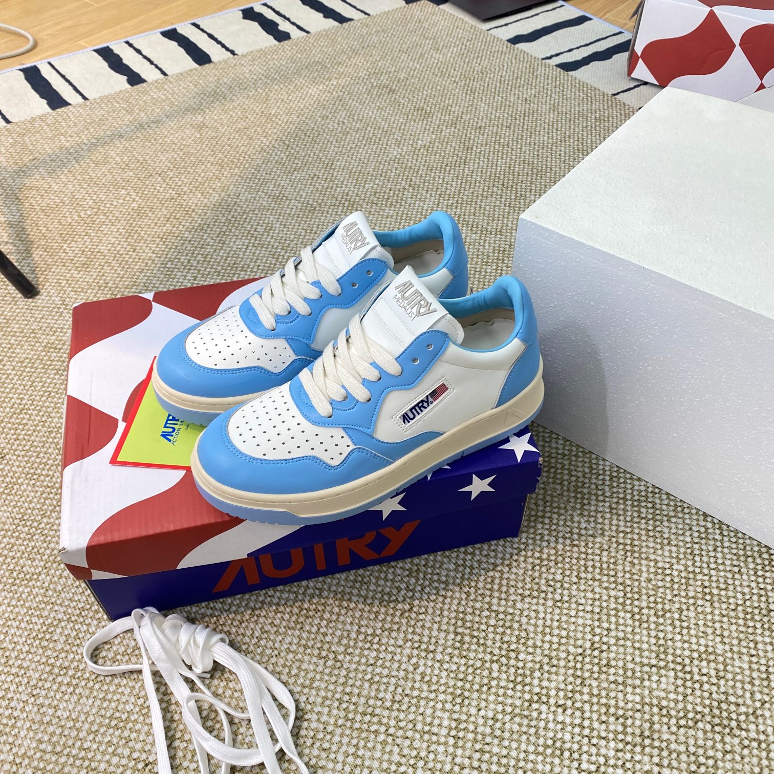 Autry Leather Court Sneakers Blue/White