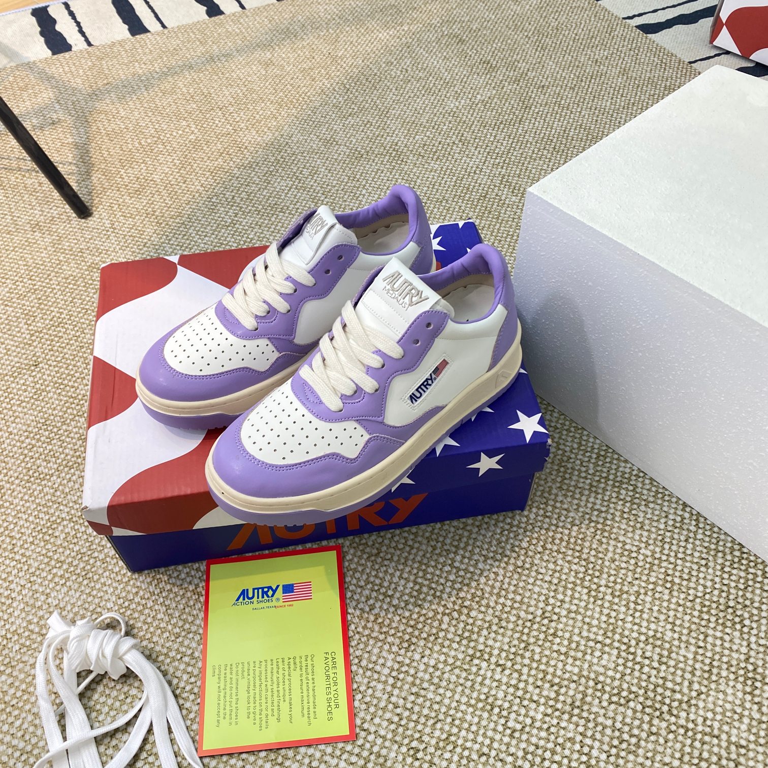 Autry Medalist Leather Sneakers Purple