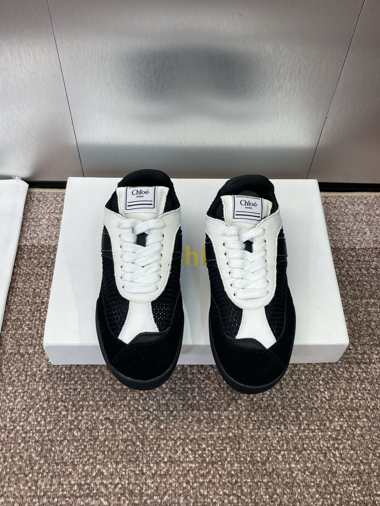 Chloe Low-Top Runner Sneakers Black/White