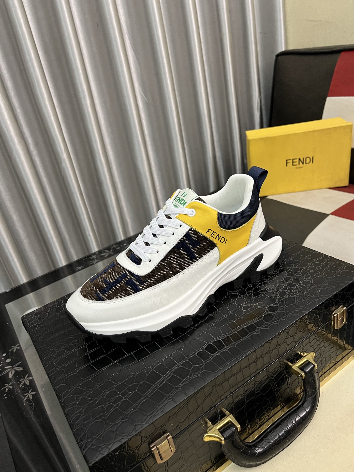 Fendi Leather Low-Top Sneakers Multicolor