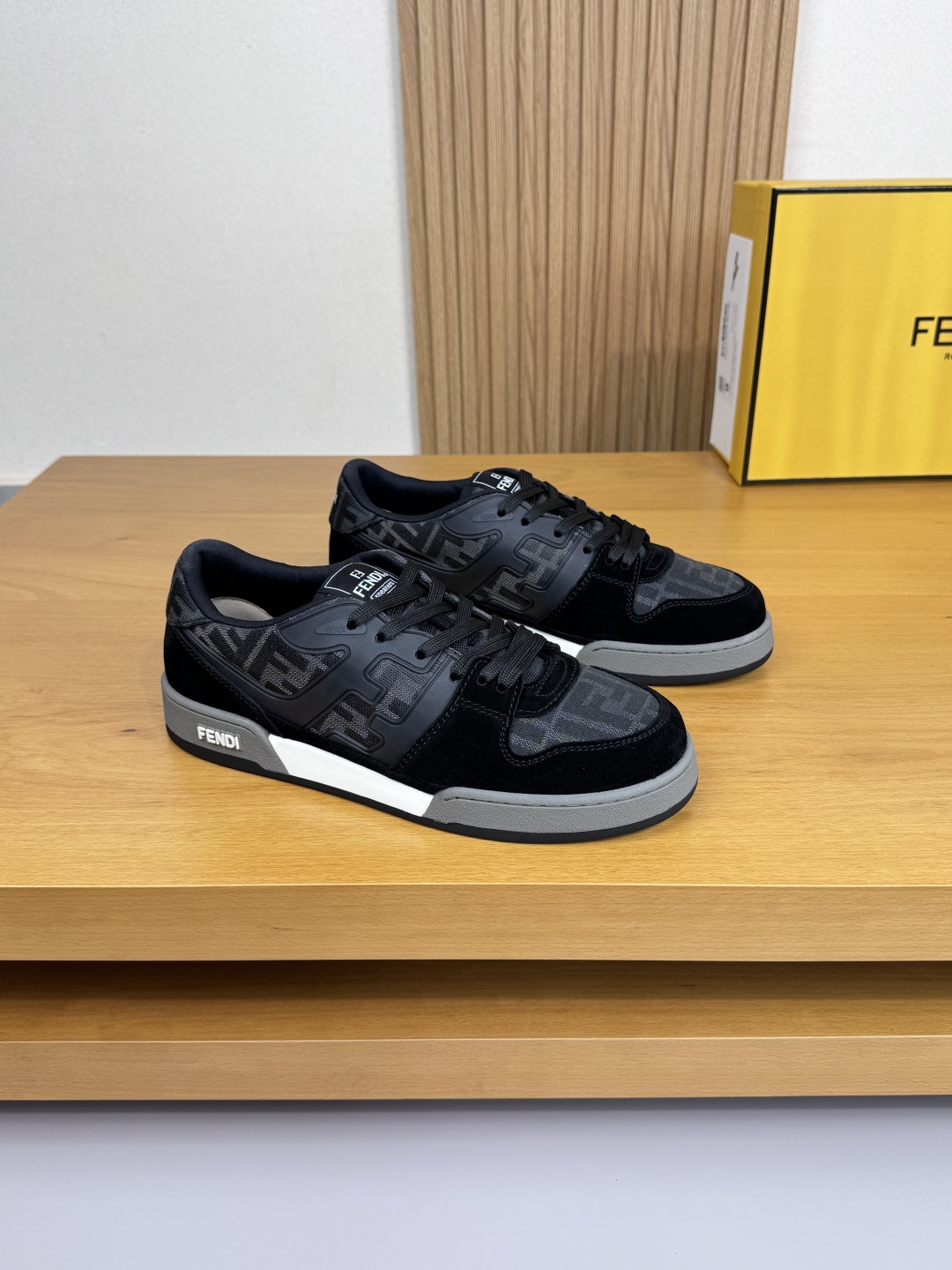 Fendi FF Logo Low-Top Sneakers Black