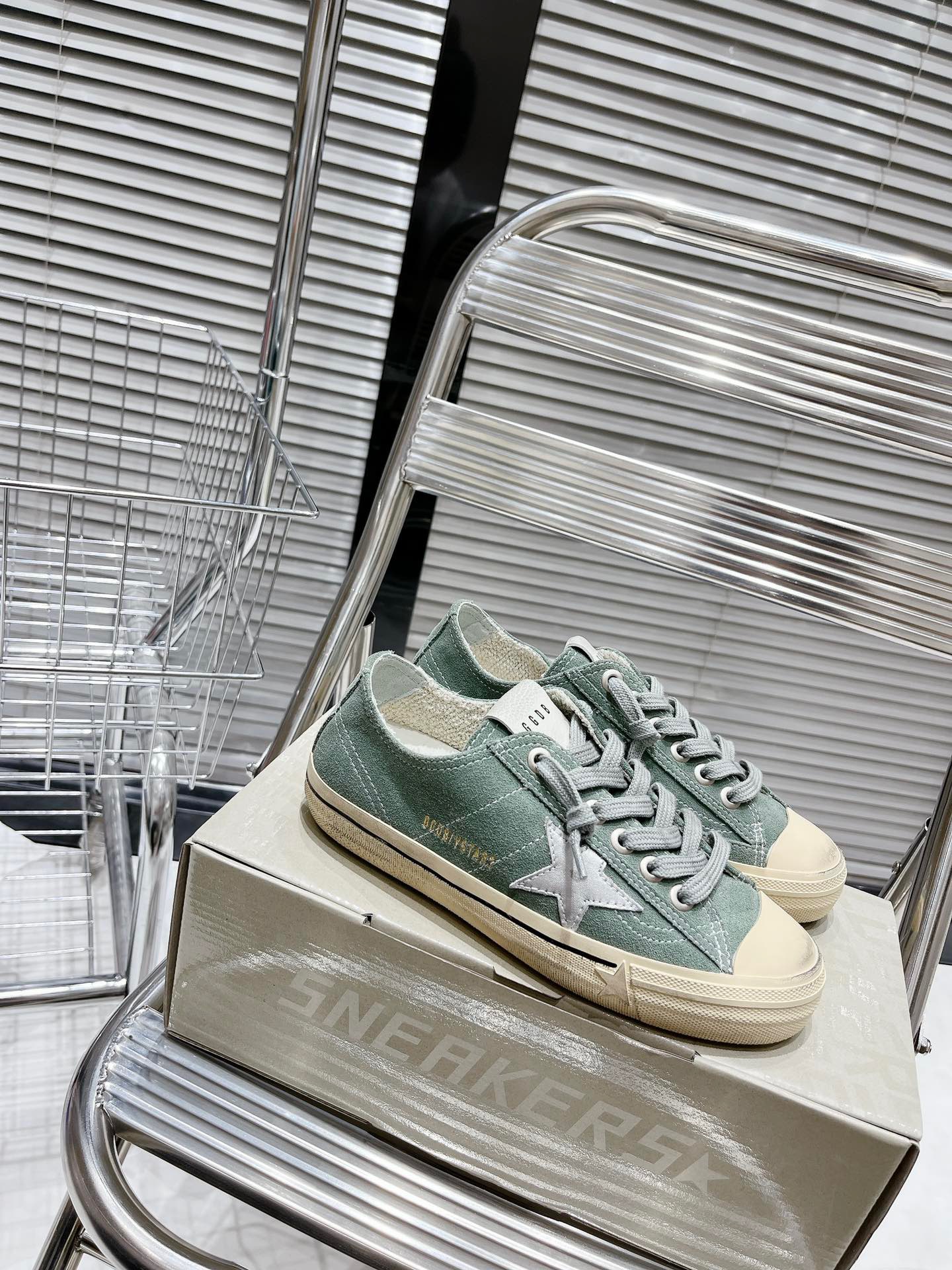 Golden Goose V-Star2 Sneakers Dirty Blue