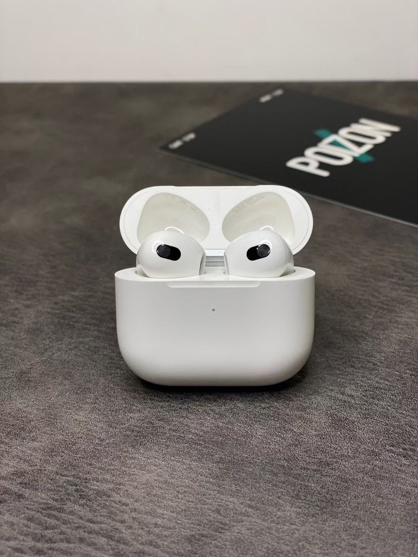 Apple AirPods 3 Spatial Audio Earbuds White