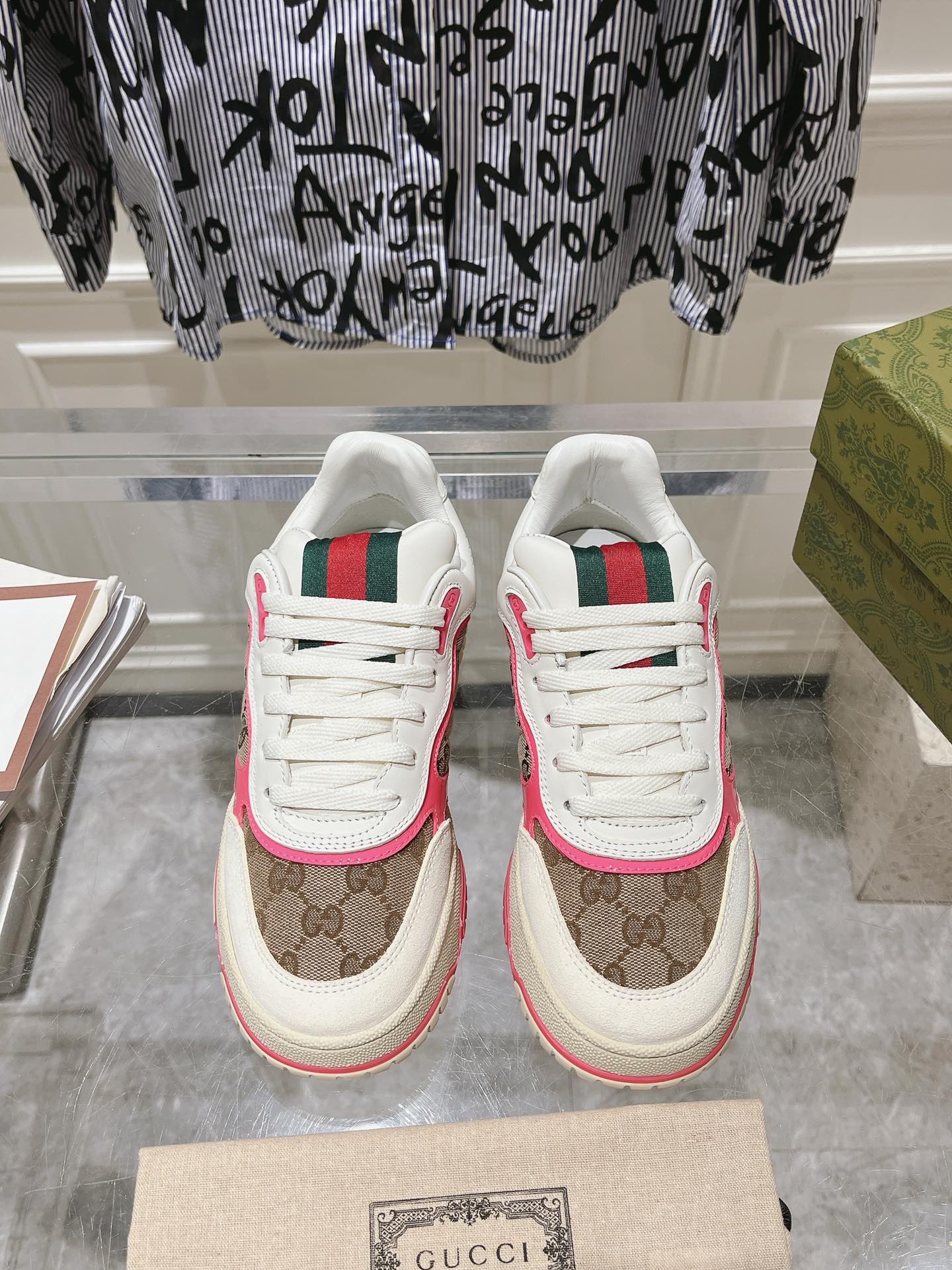 Gucci Vintage GG Sneakers White/Pink
