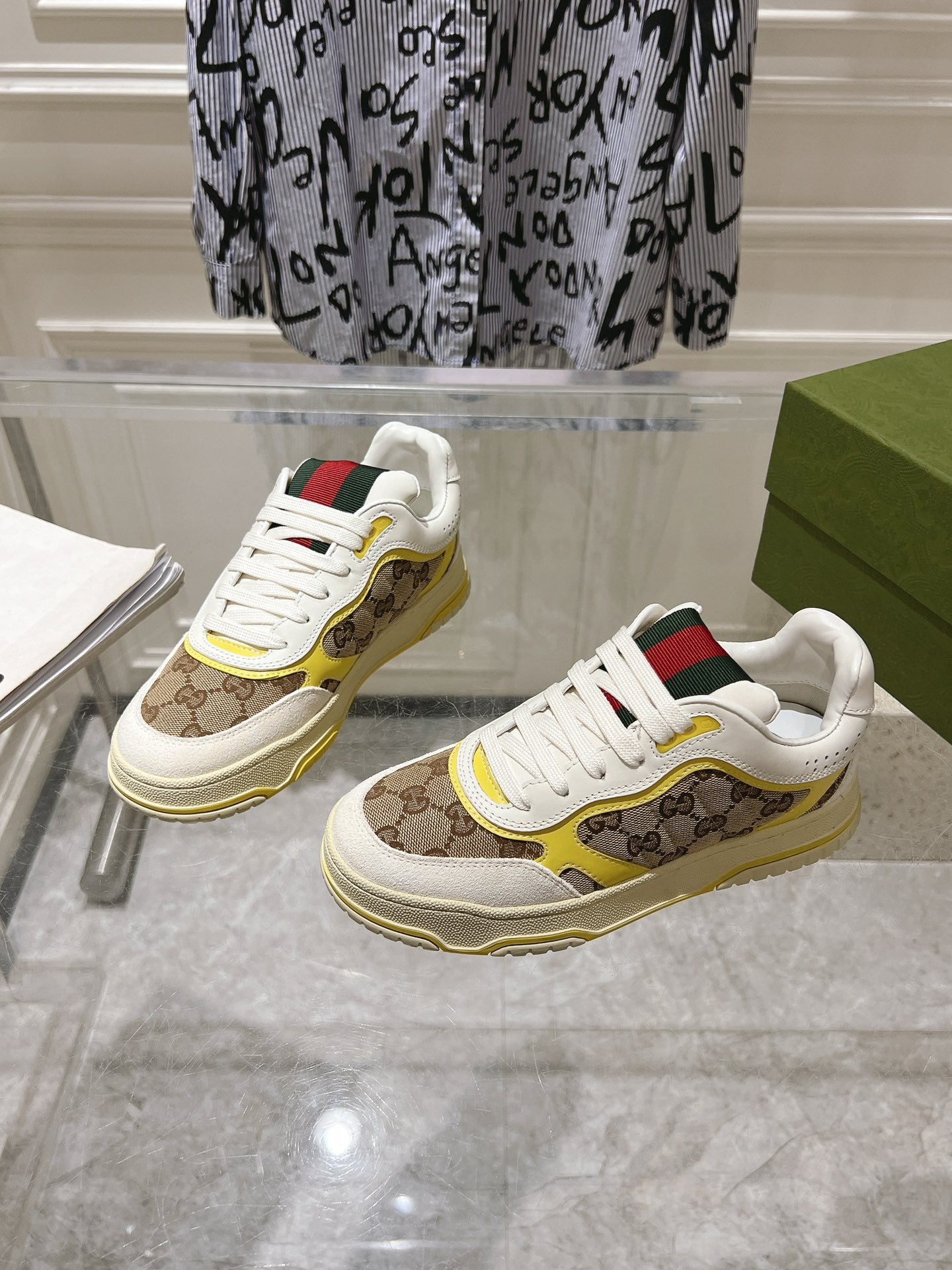 Gucci Retro Distressed Low-Top Sneakers Multi-Color
