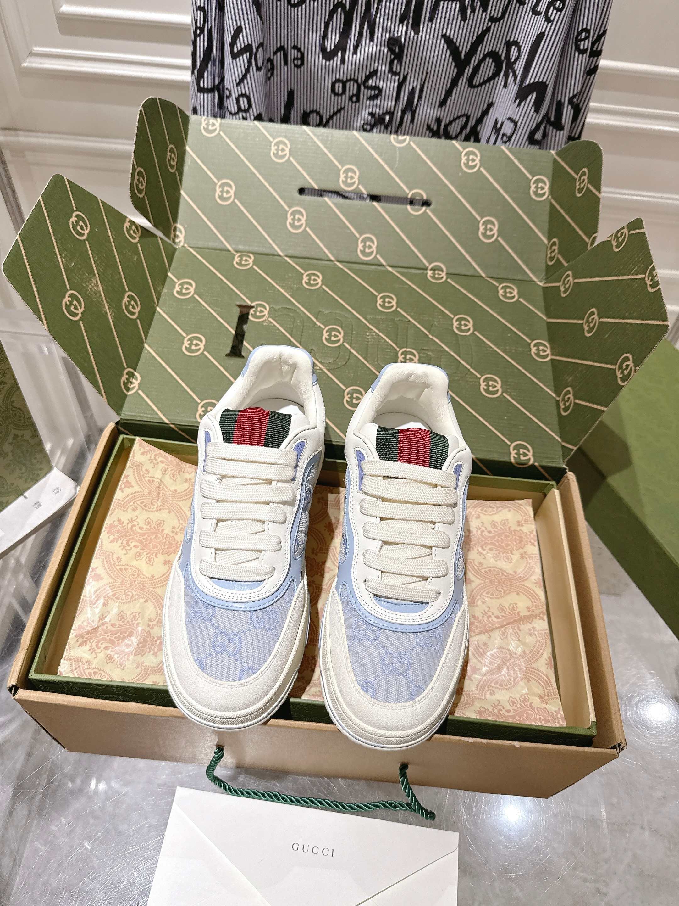 Gucci Retro Low-Top Sneakers Blue/White