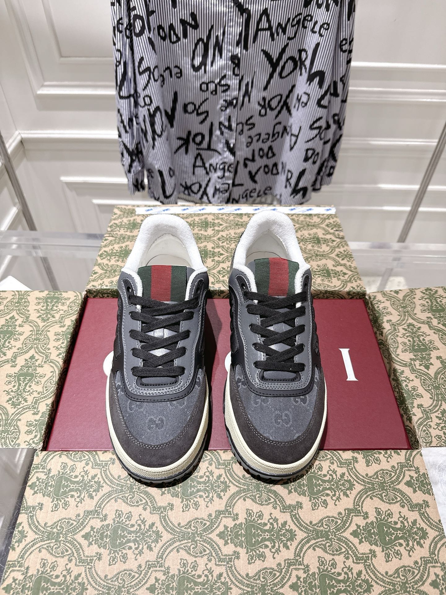 Gucci Vintage Distressed Low-Top Sneakers Grey