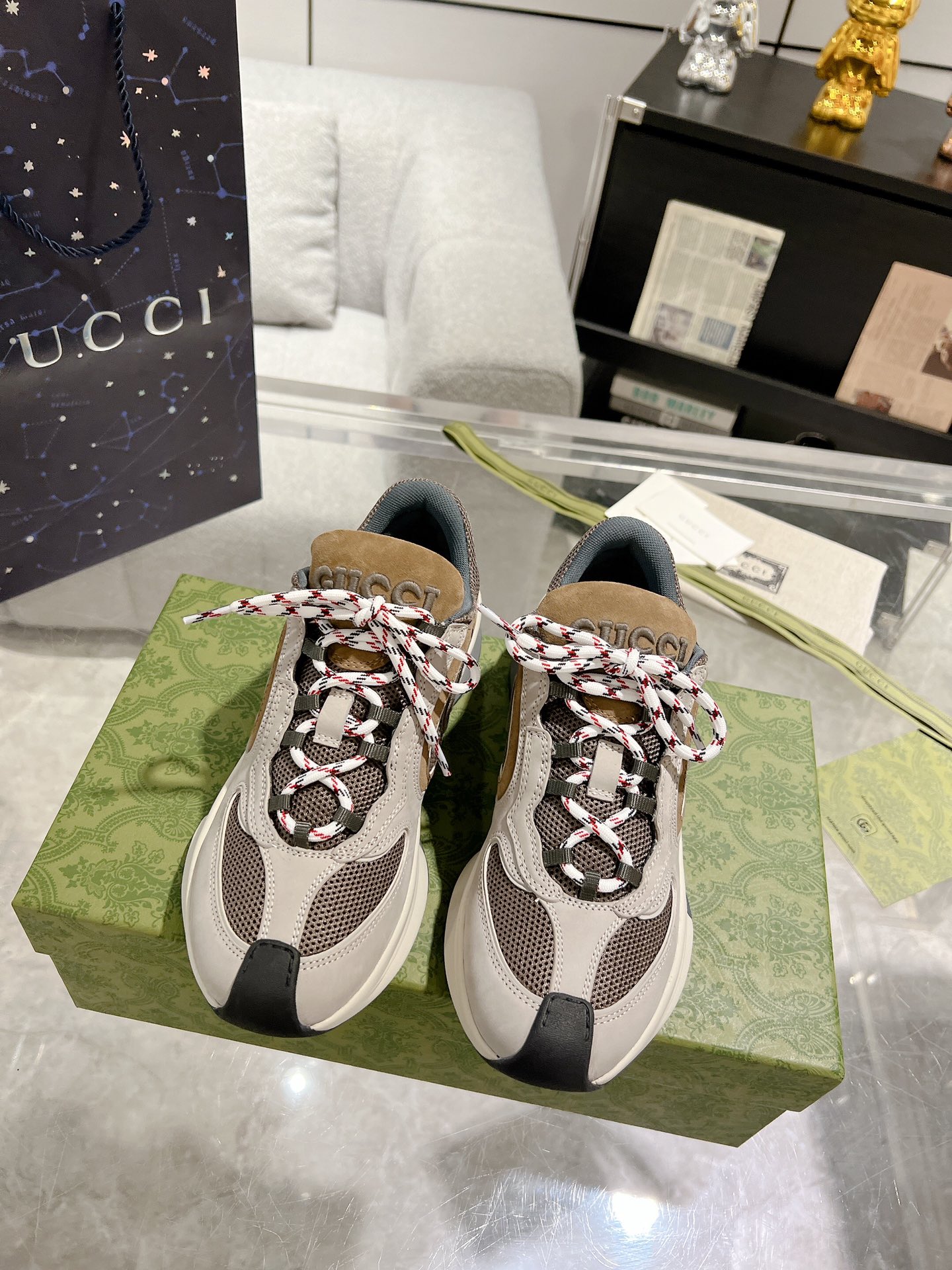 Gucci Run Chunky Sneakers Beige