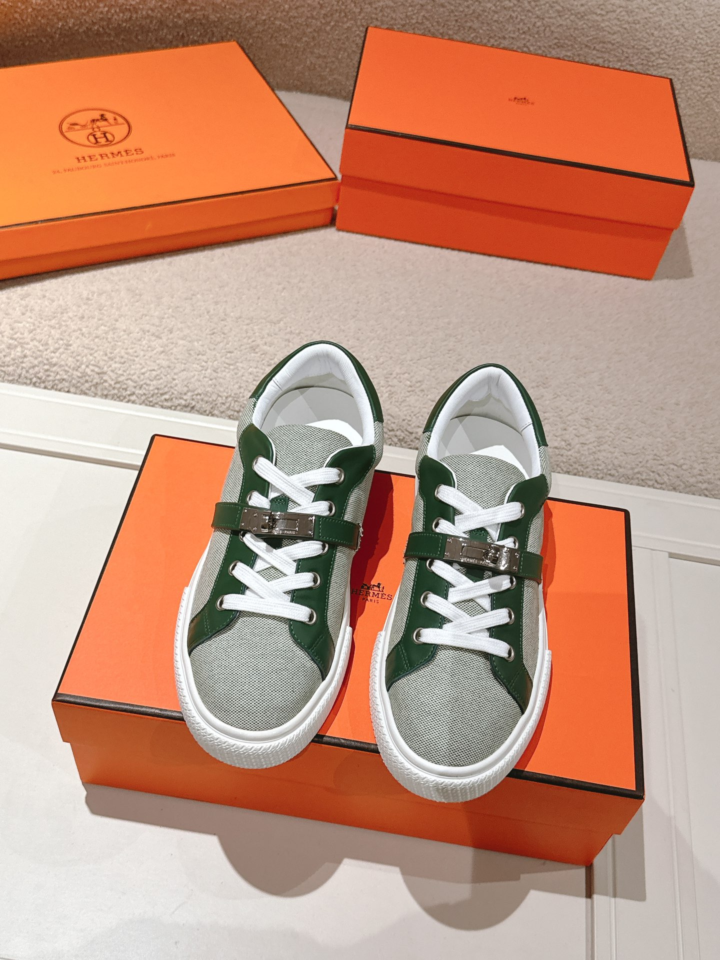 Hermes Kelly Buckle Low-Top Sneakers Green
