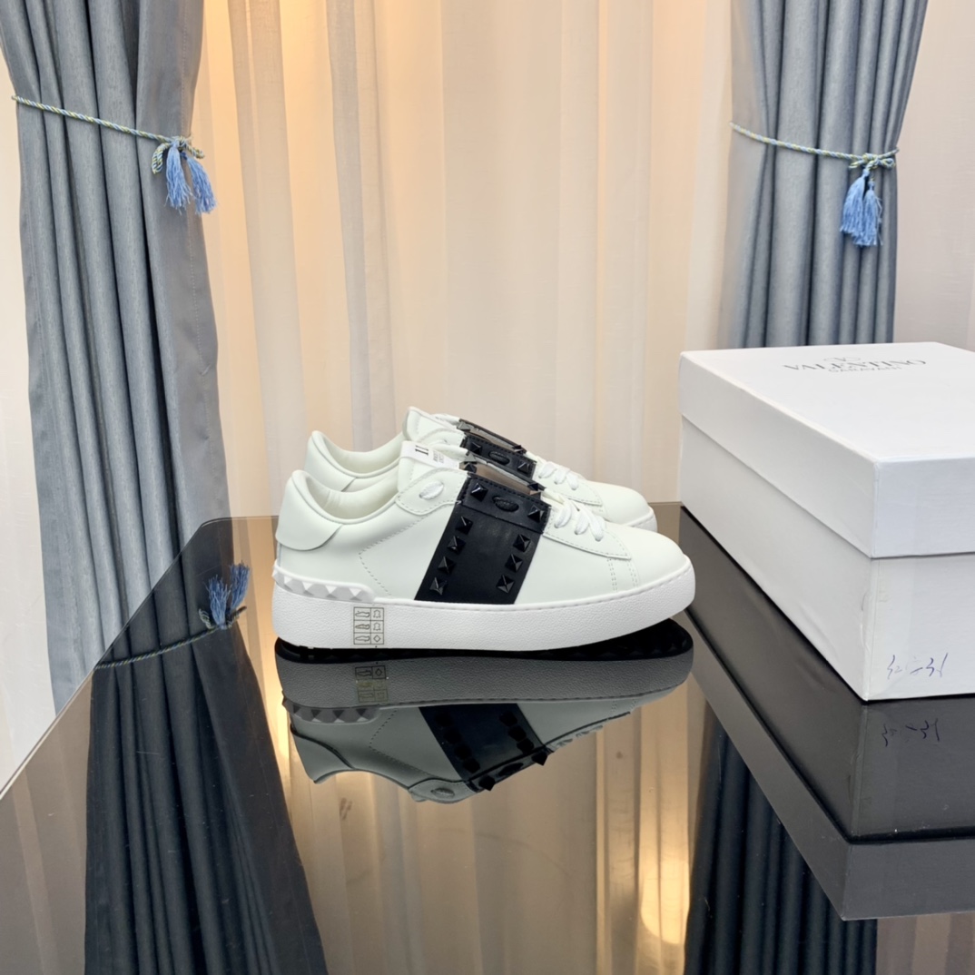 Valentino Rockstud Sneakers White/Black