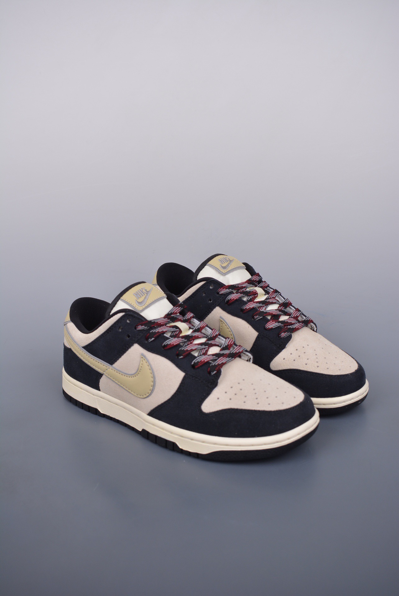 Nike SB Dunk Low Suede Grey Black