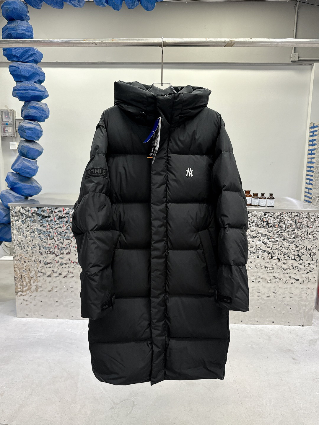 MLB NY Yankees Long Hooded Down Coat Black