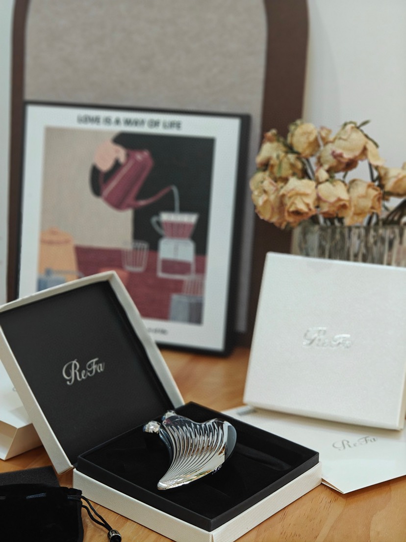 ReFa Microcurrent Gua Sha Silver