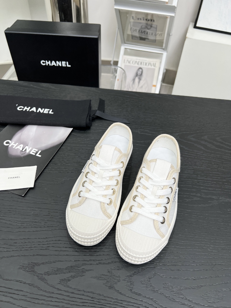 Chanel Vintage Low-Top Sneakers Off-White