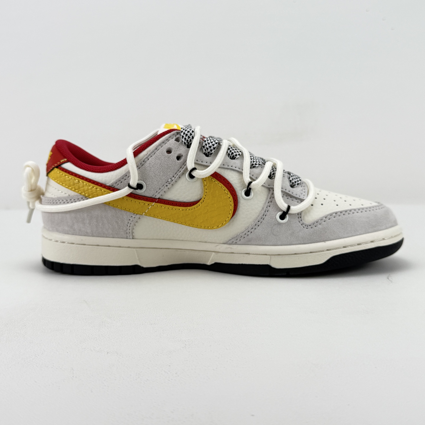 Nike SB Dunk Low White Gold
